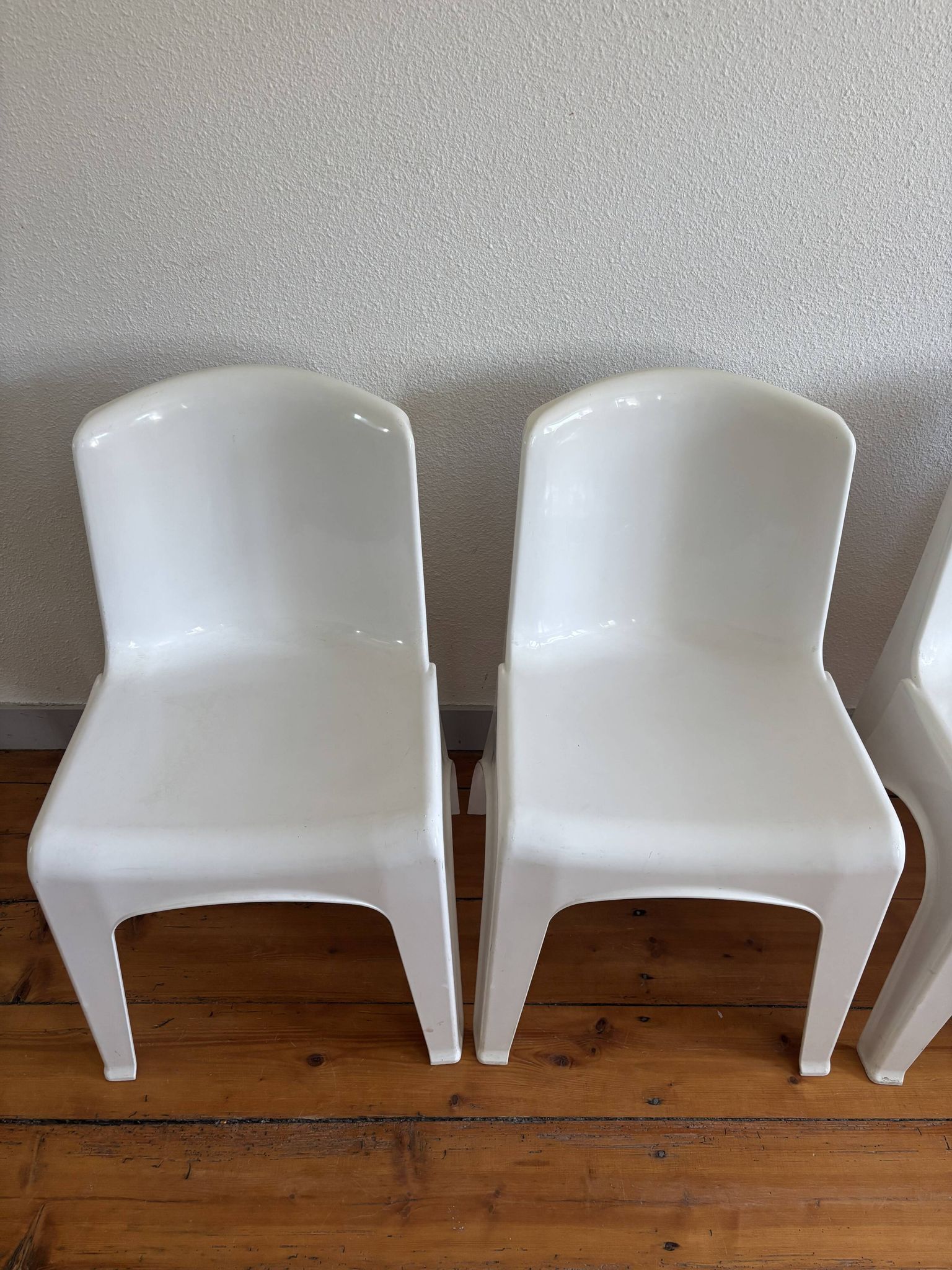 Set of 4 Gilac chairs from 1970.