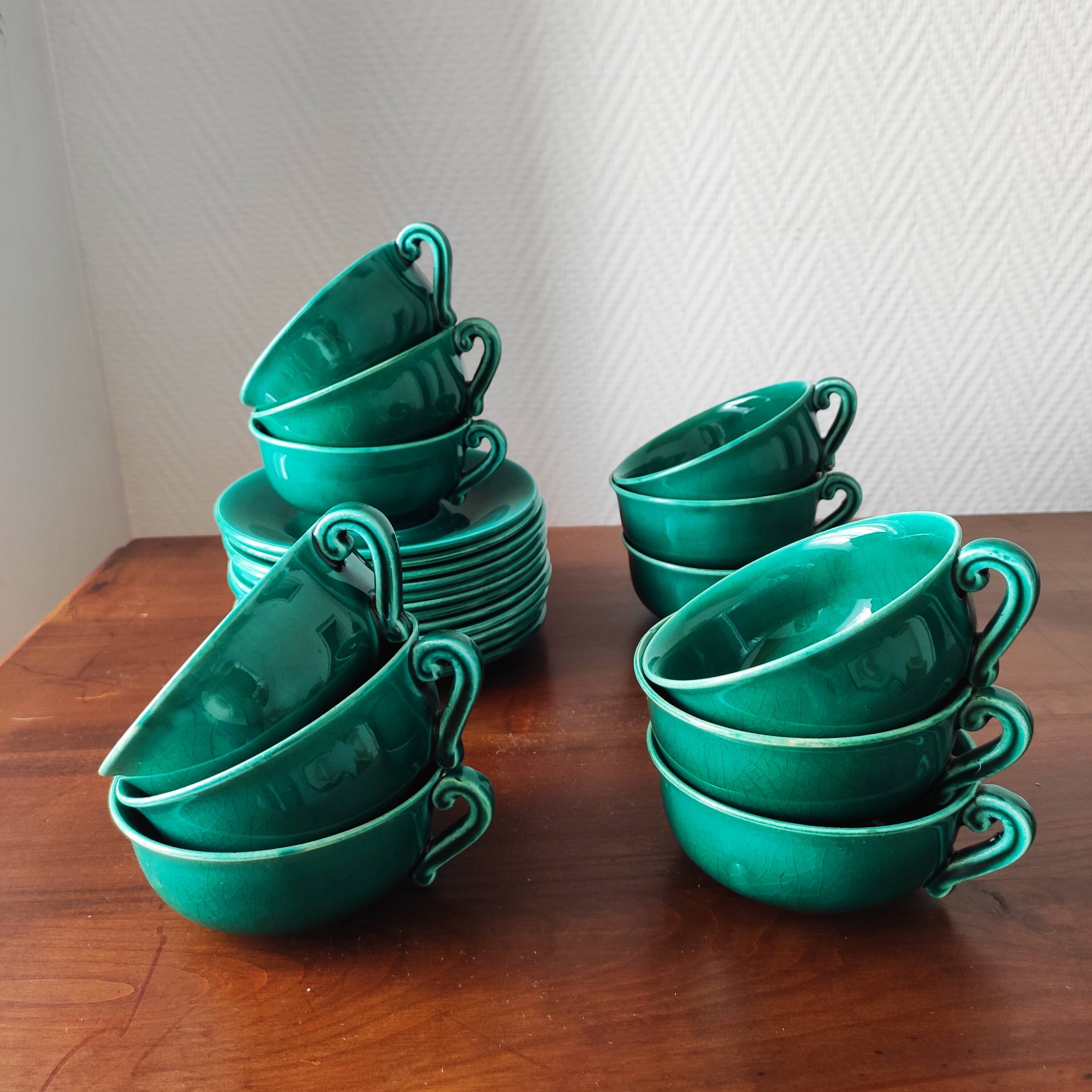 Set of 12 French coffee cups signed by Jean Pobéry in Art Deco style.