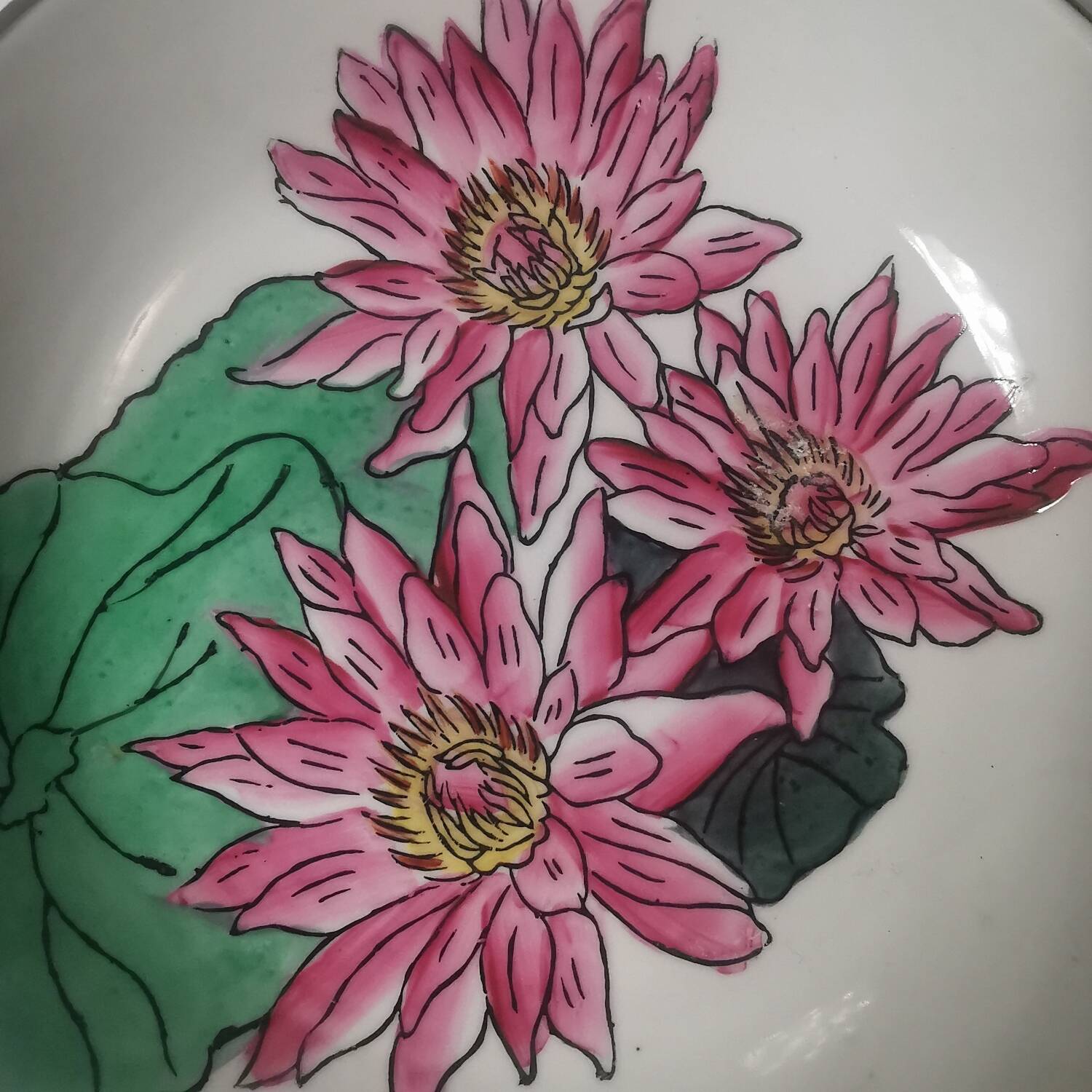 Three decorative plates in Chinese porcelain and brass from the 1960s. signed