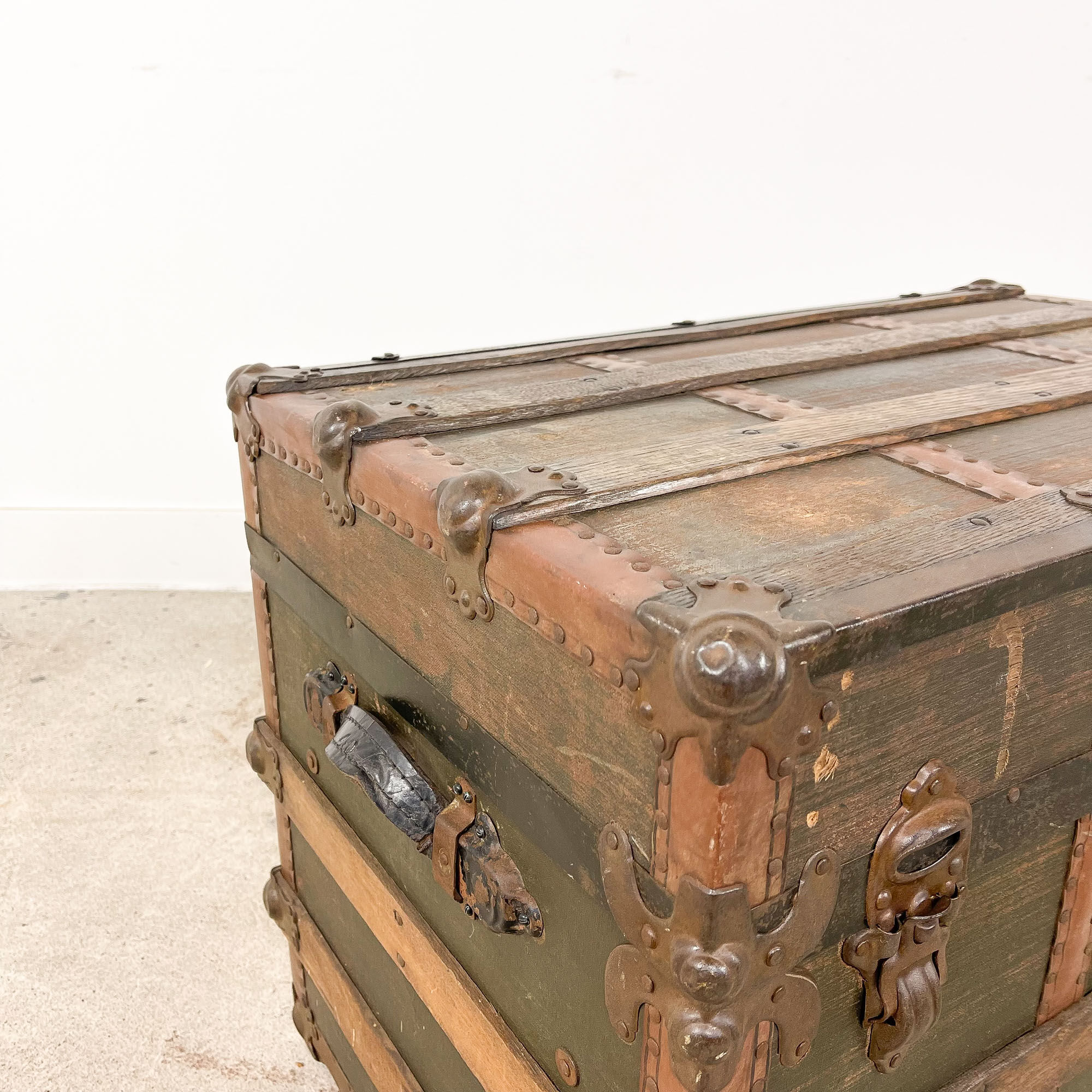 Antique american trunk chest 1900s