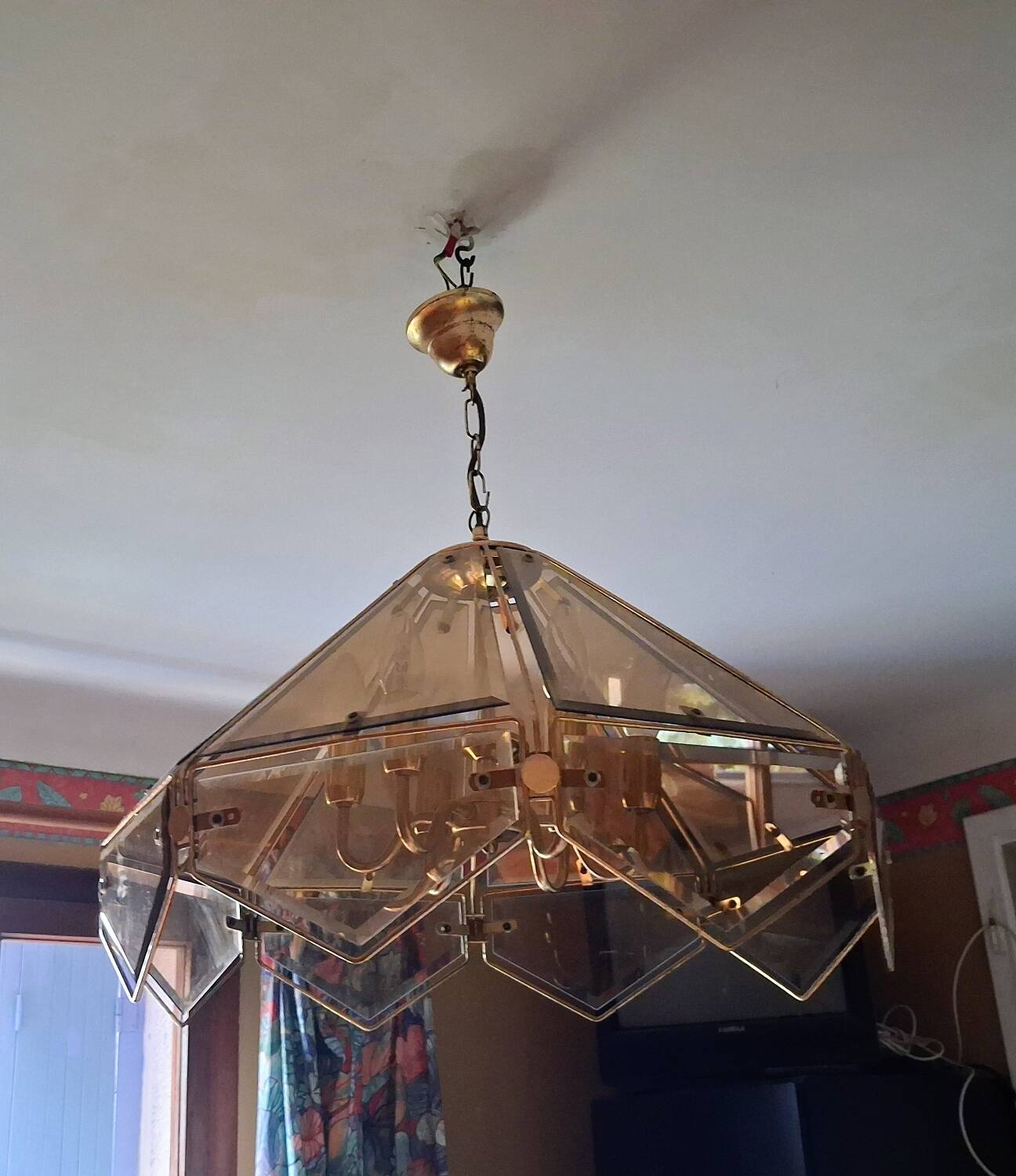 Grand vintage chandelier