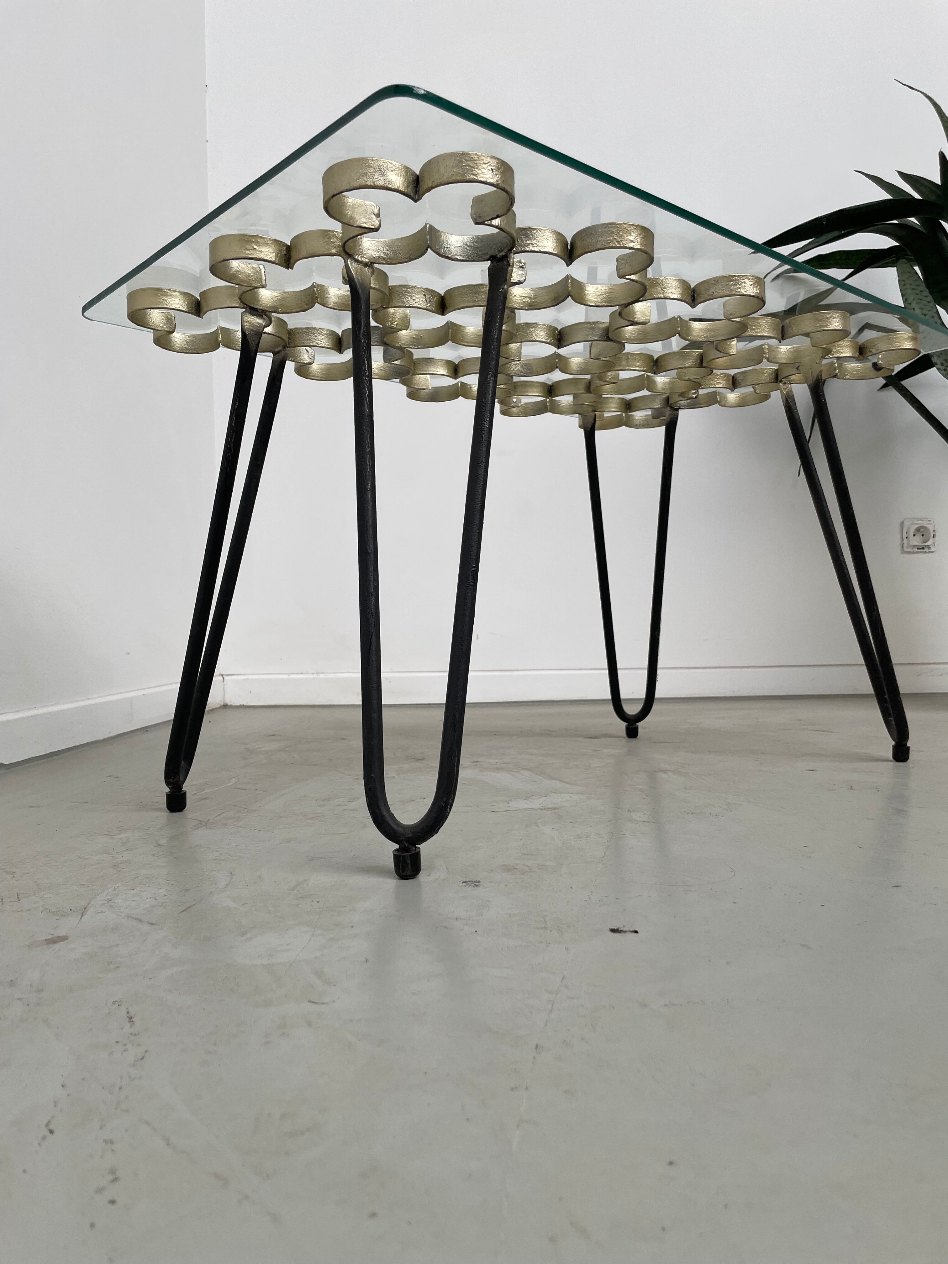 Coffee table 50s golden clover