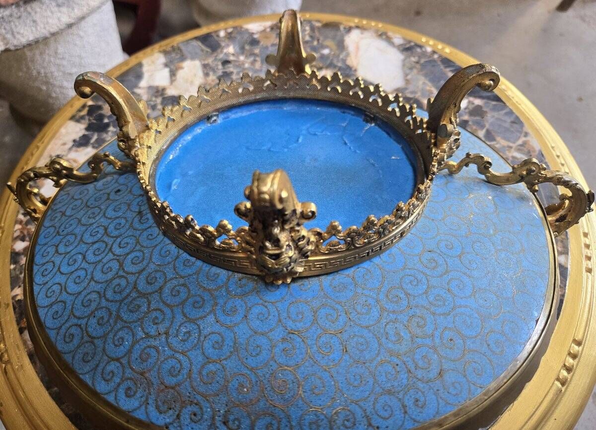 Asia 19th century: partitioned cup on a gilded bronze base