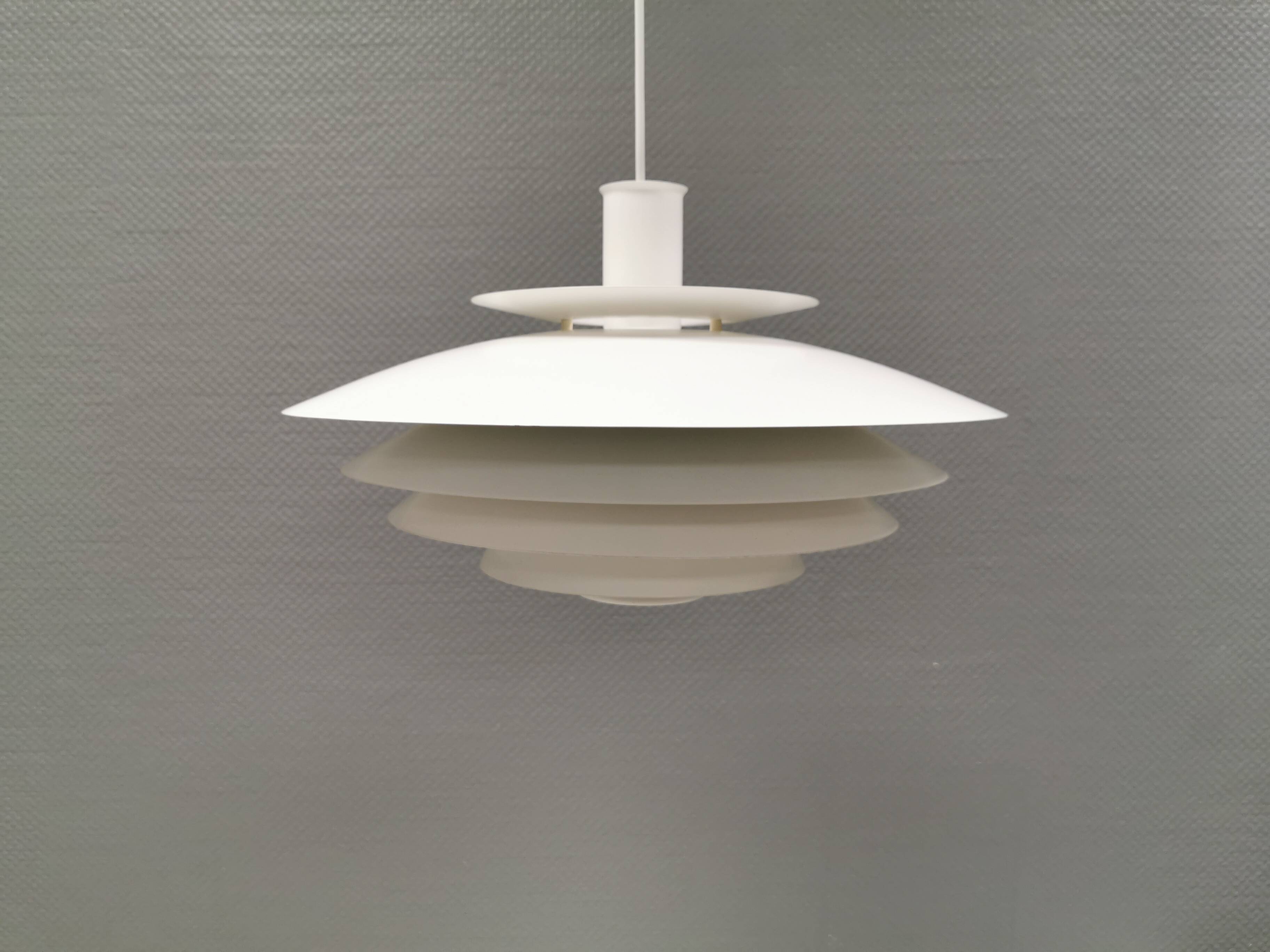 Large and beautiful hanging lamp from Danish Form-Light 1980s