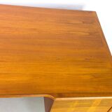 Bureau autoportant en teck avec porte et tiroirs, années 1970