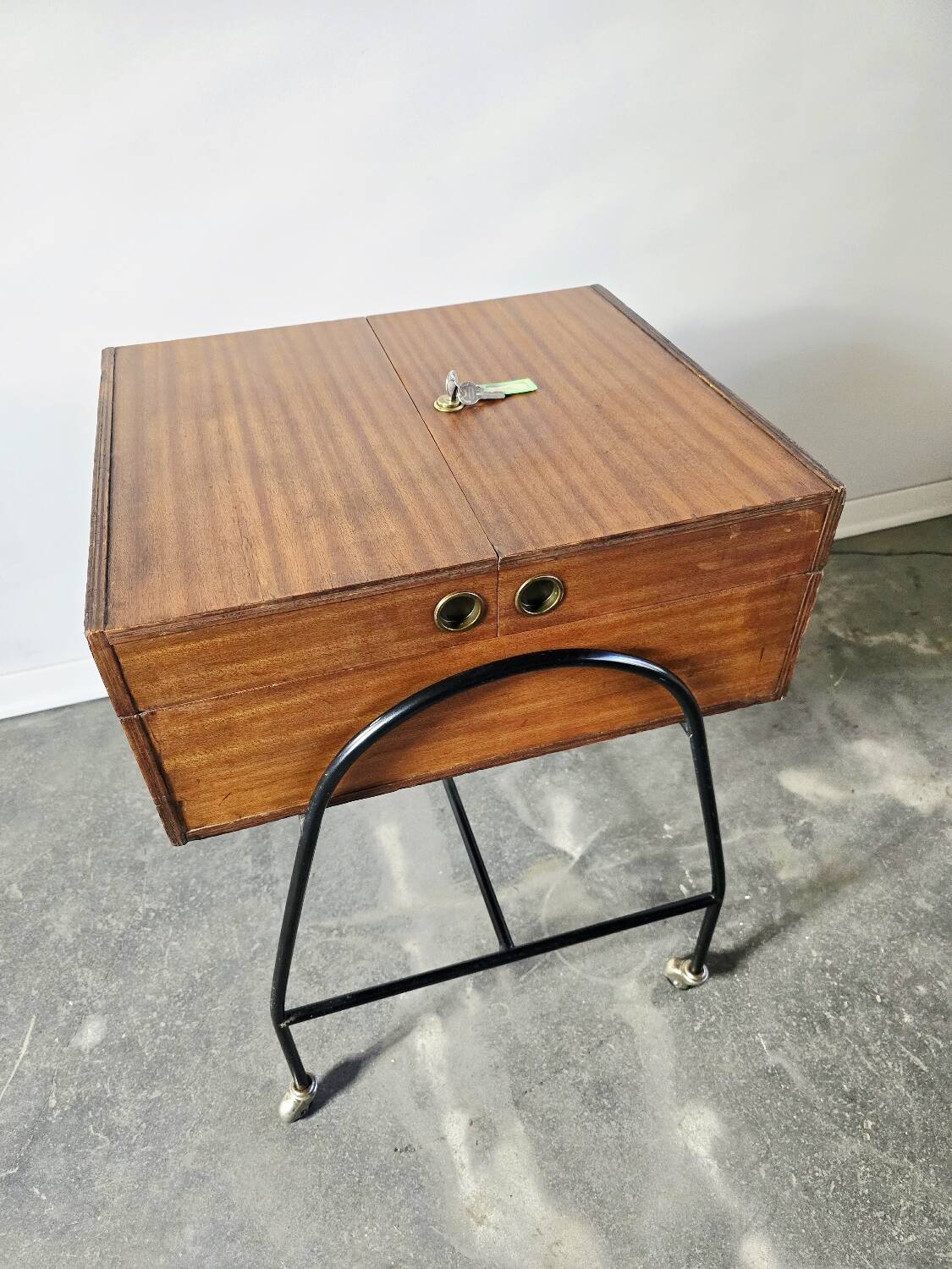 60s Mid-Century Modern Locking Rolling Cabinet / Side Table