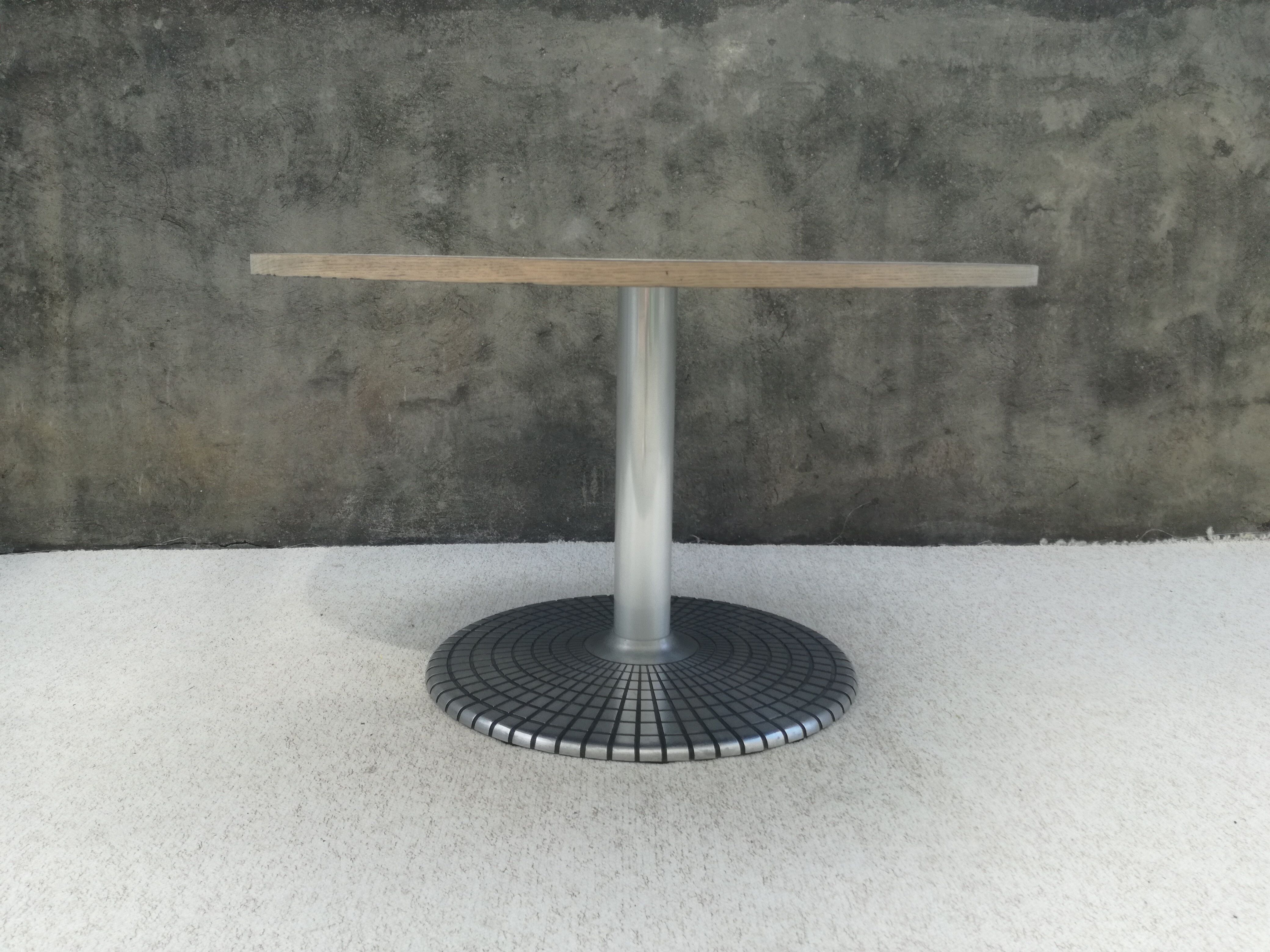 Design roundtable edited by Zanotta, 1980