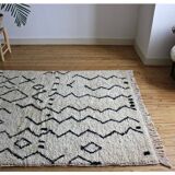Woven Azilal handmade carpets in Morocco 142 x 211 cm