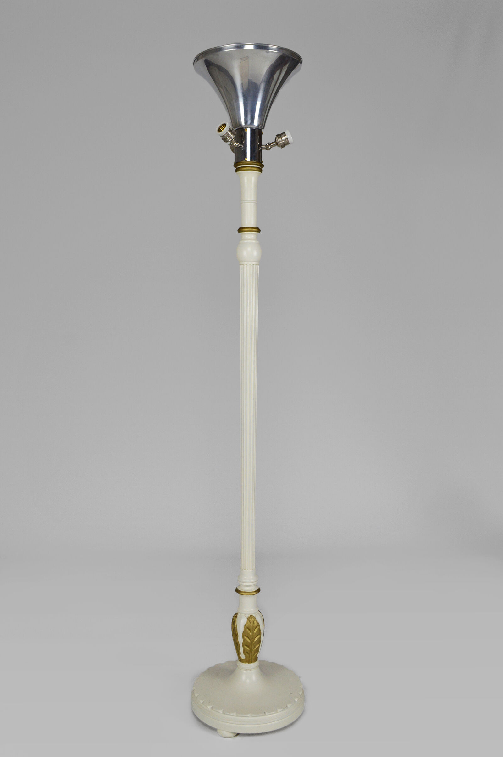 Art Deco floor lamp in white and gilded painted wood, 1925
