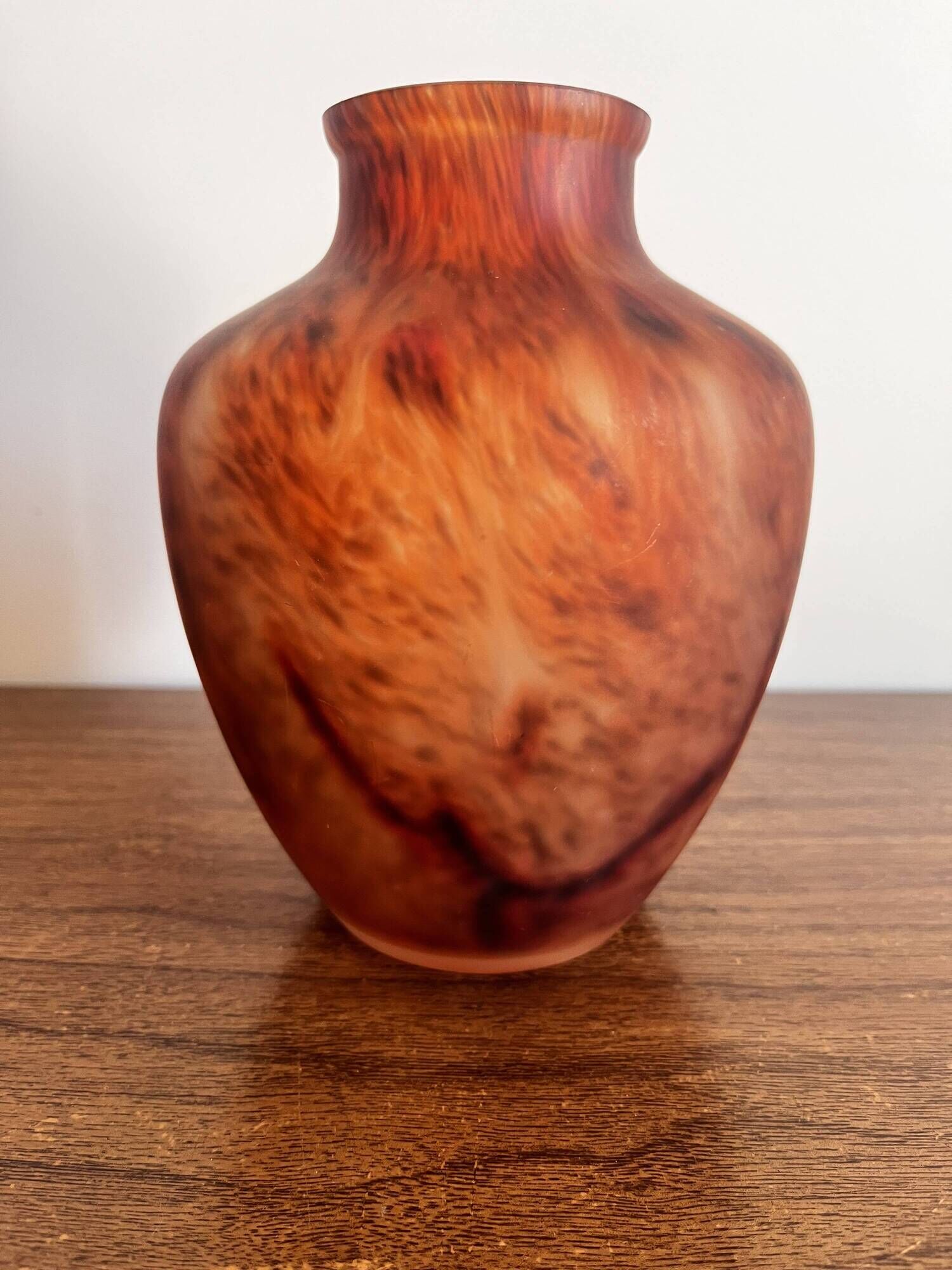 Vase en verre ambré