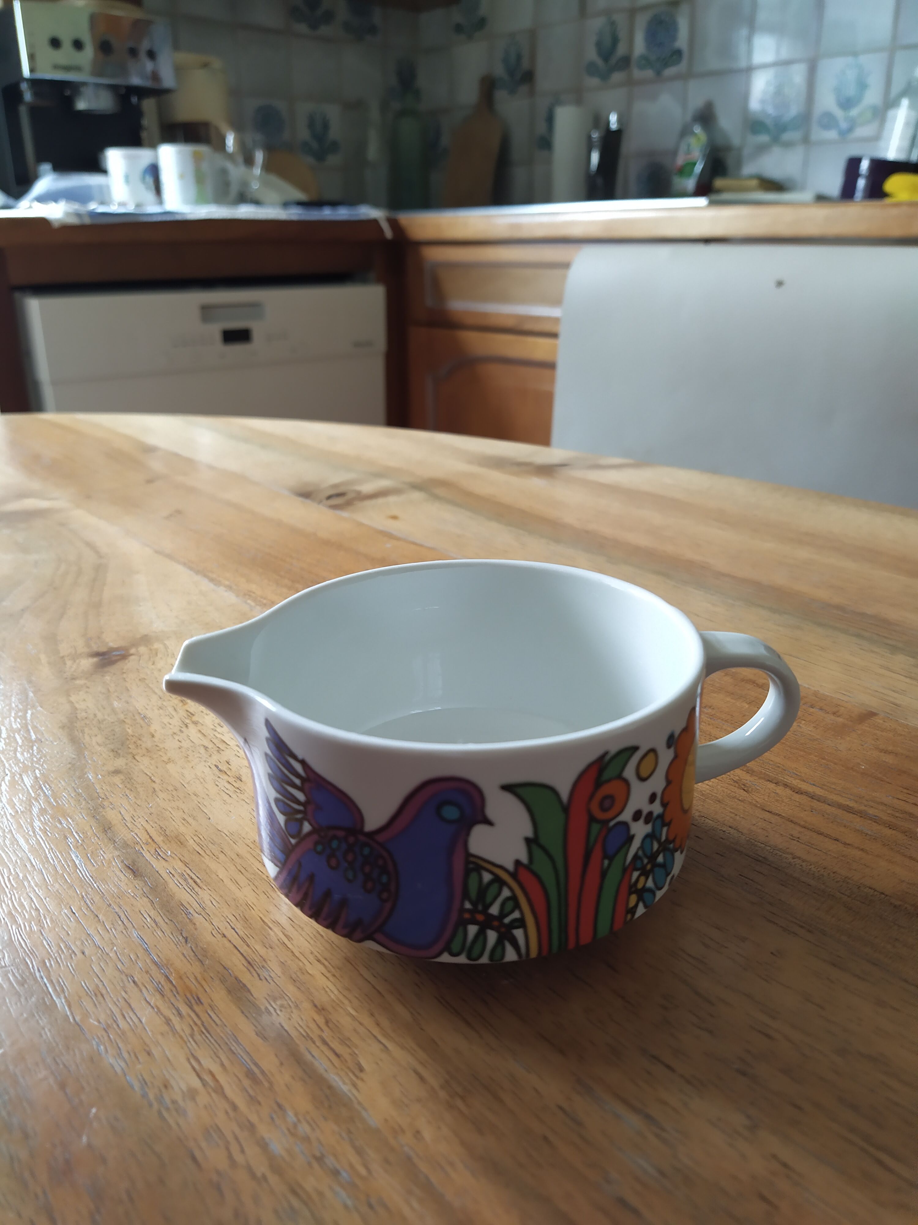Milk jug, sugar bowl on Acapulco plate from Villeroy and Boch