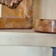 Paire de serres livres têtes de chiens en régule sur plaque de marbre, signé Lecourtier - sculptures
