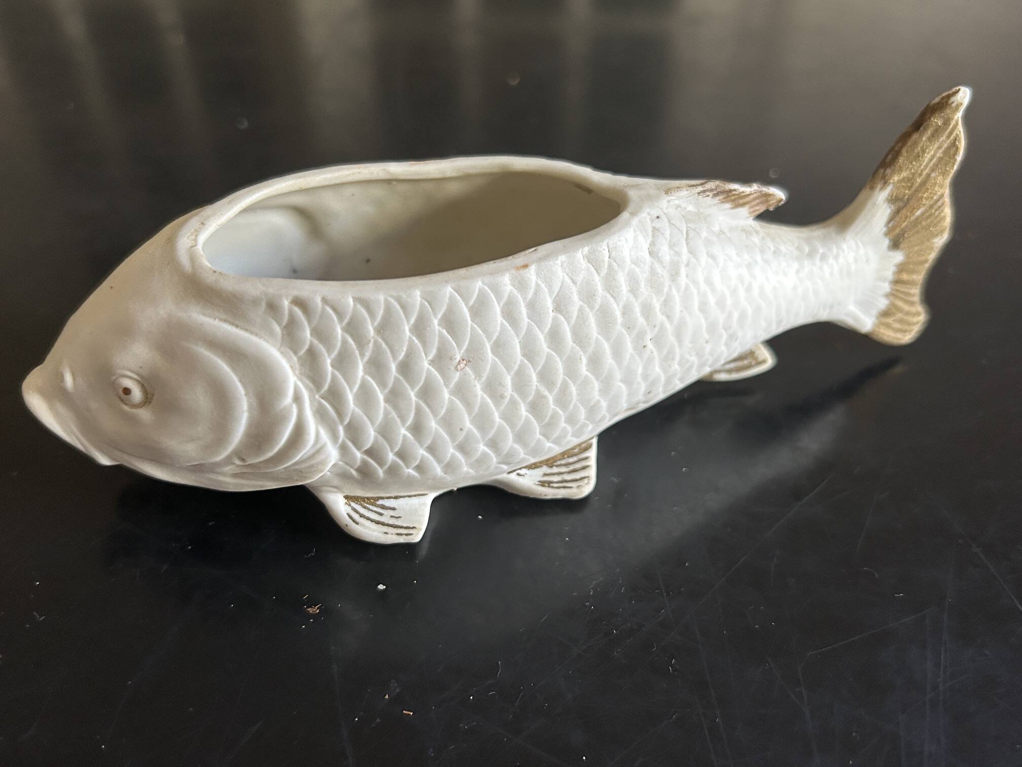 fish pocket ashtray in biscuit Heubach & co