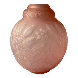 Vase boule rose en verre