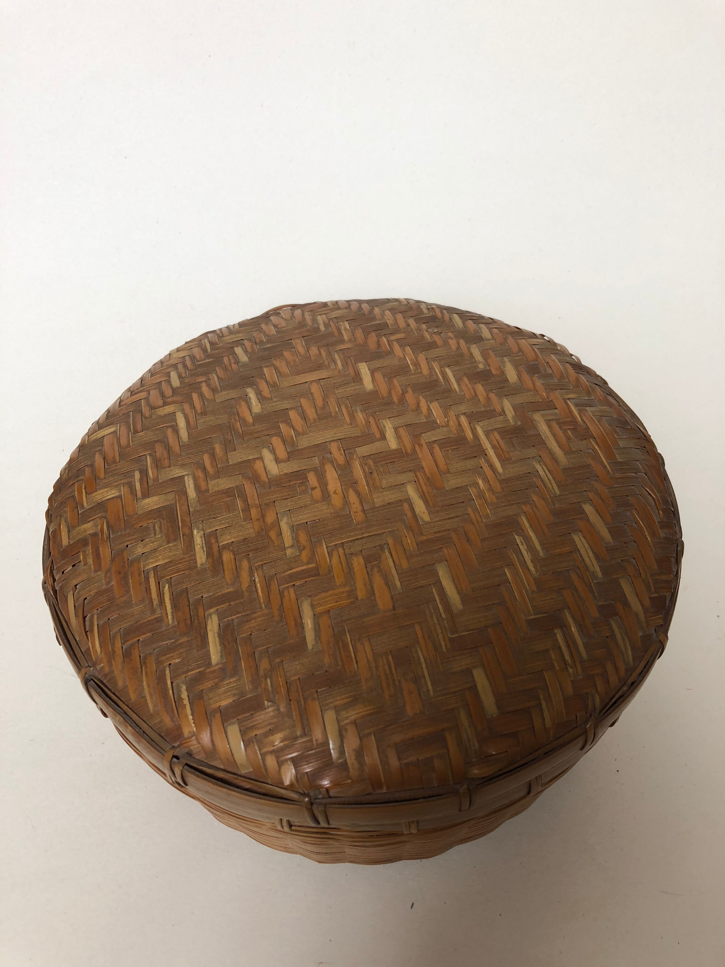 Basket with lid