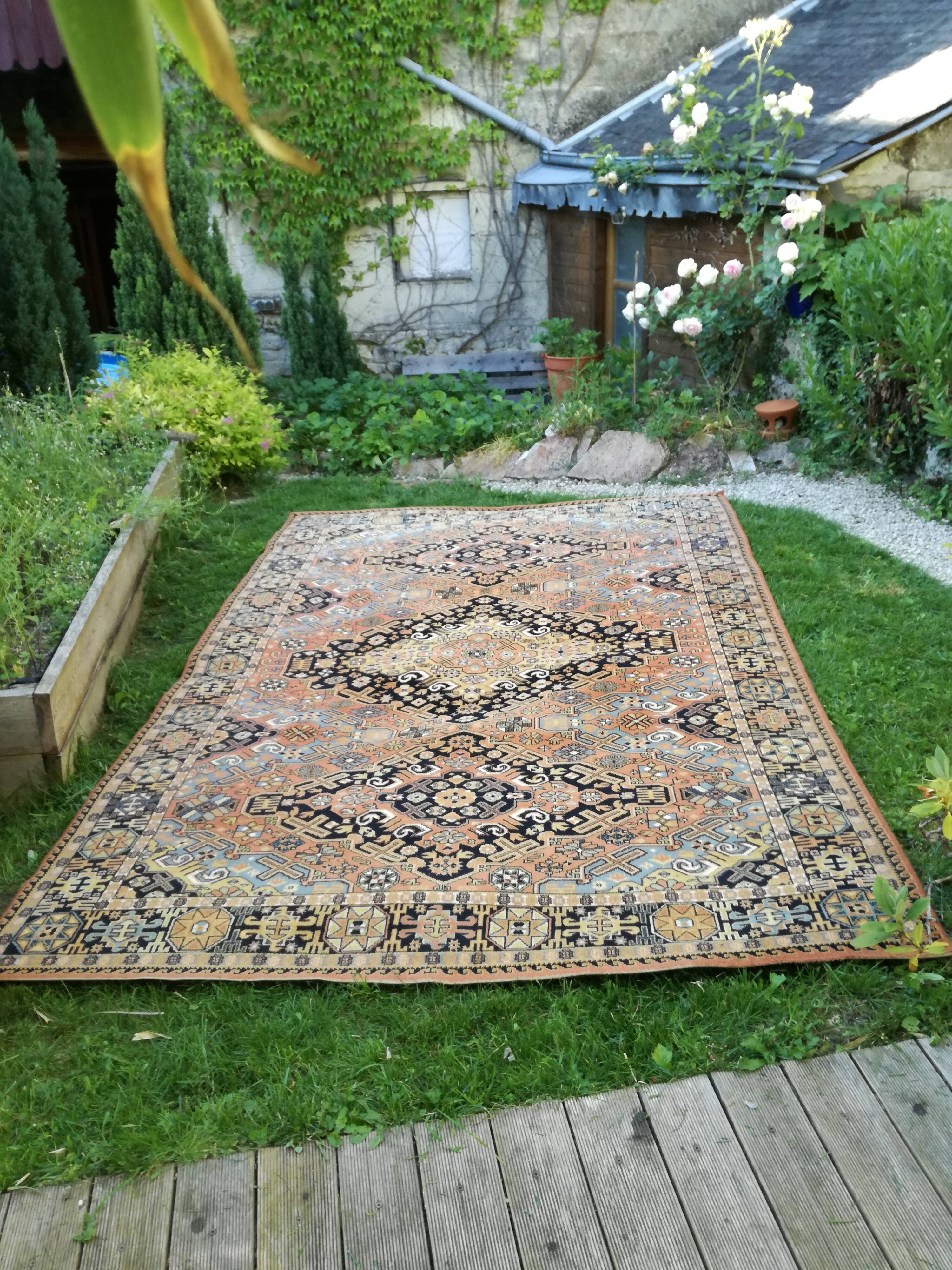 Persian oriental carpet 2m x 3m