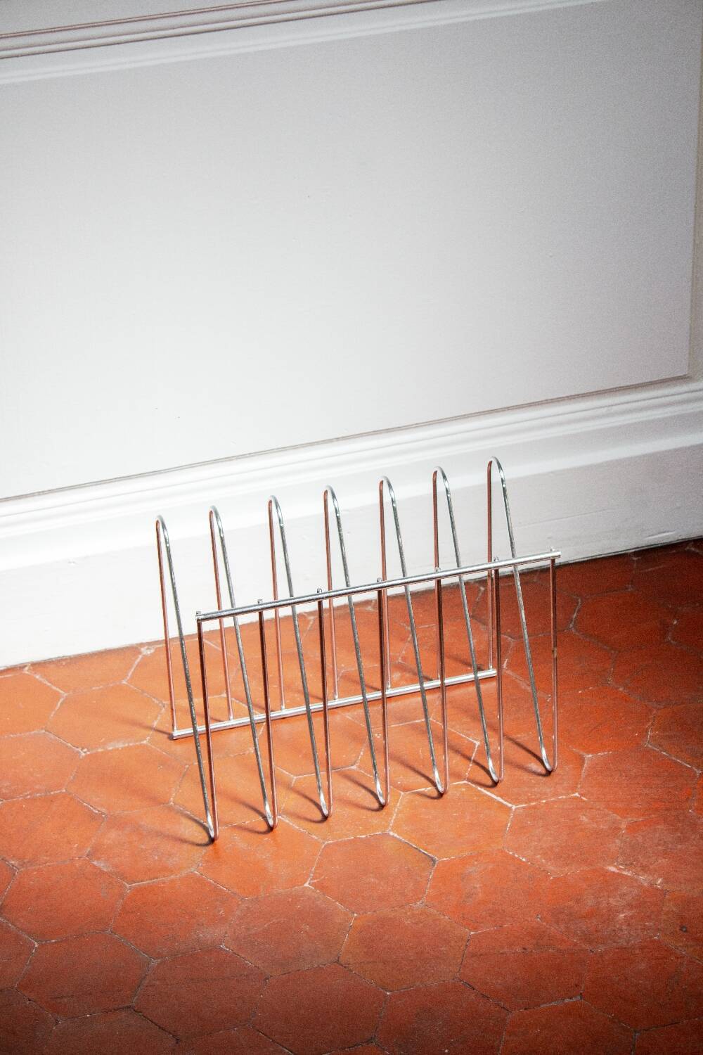 Vinyl magazine rack Z by François Arnal