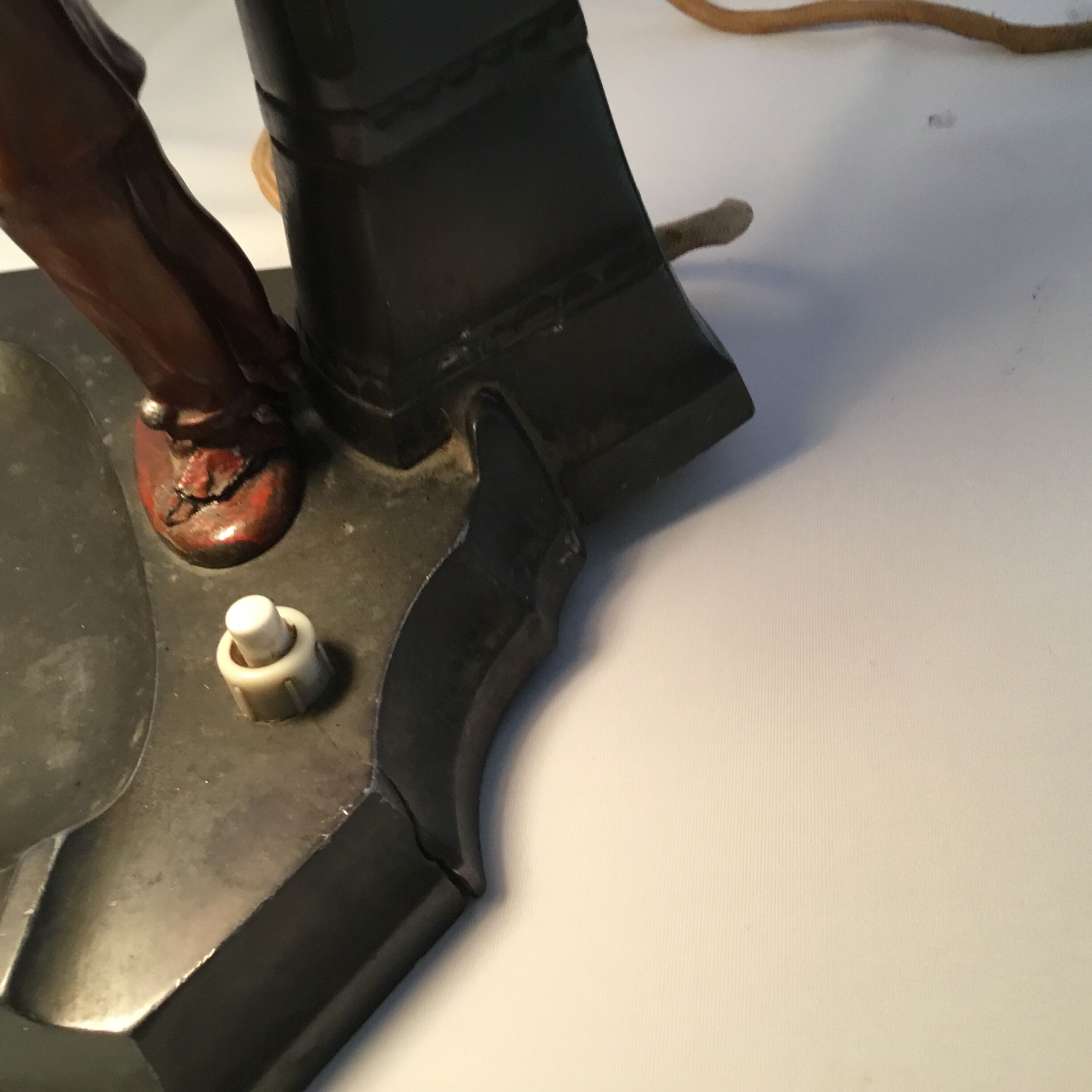 Nuremberg pierrot lead lamp