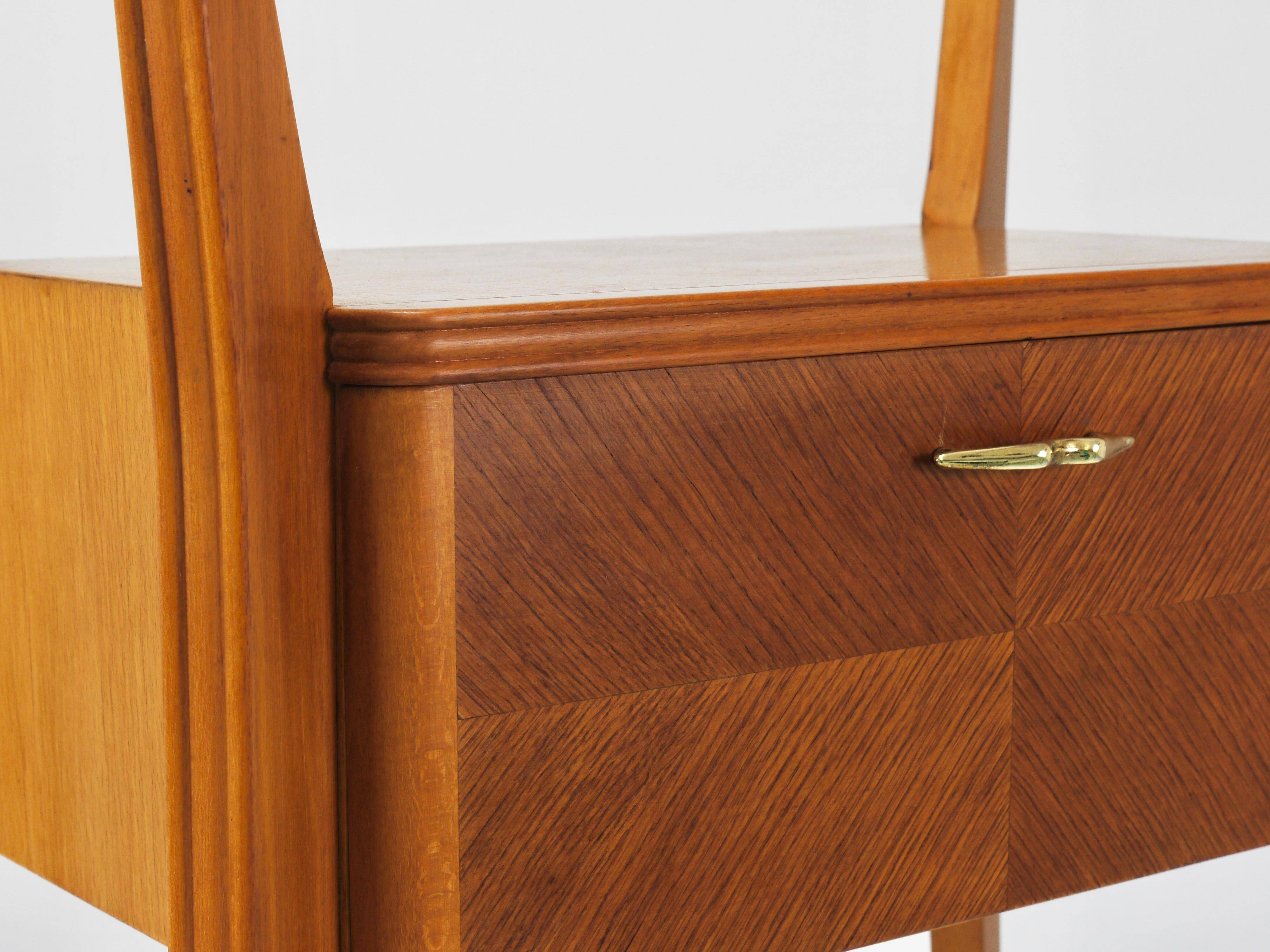 Gio Ponti bedside table in maple and walnut, La Permanente Mobili Cantù, 1940s