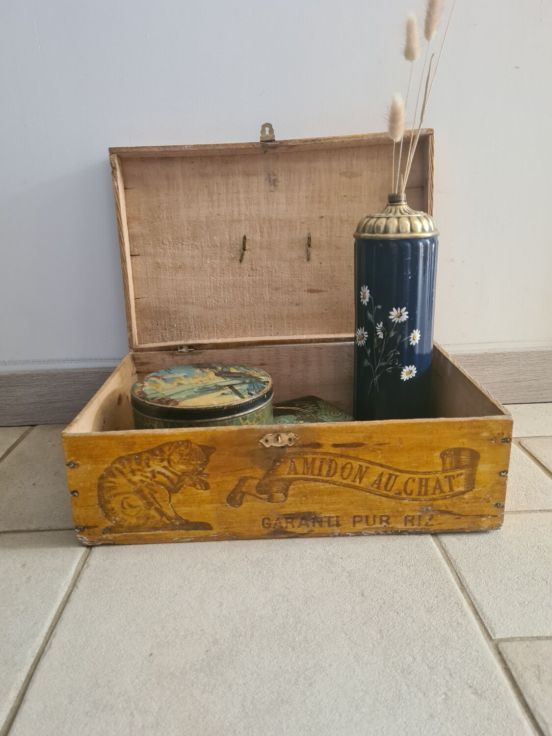 Old advertising box 1930