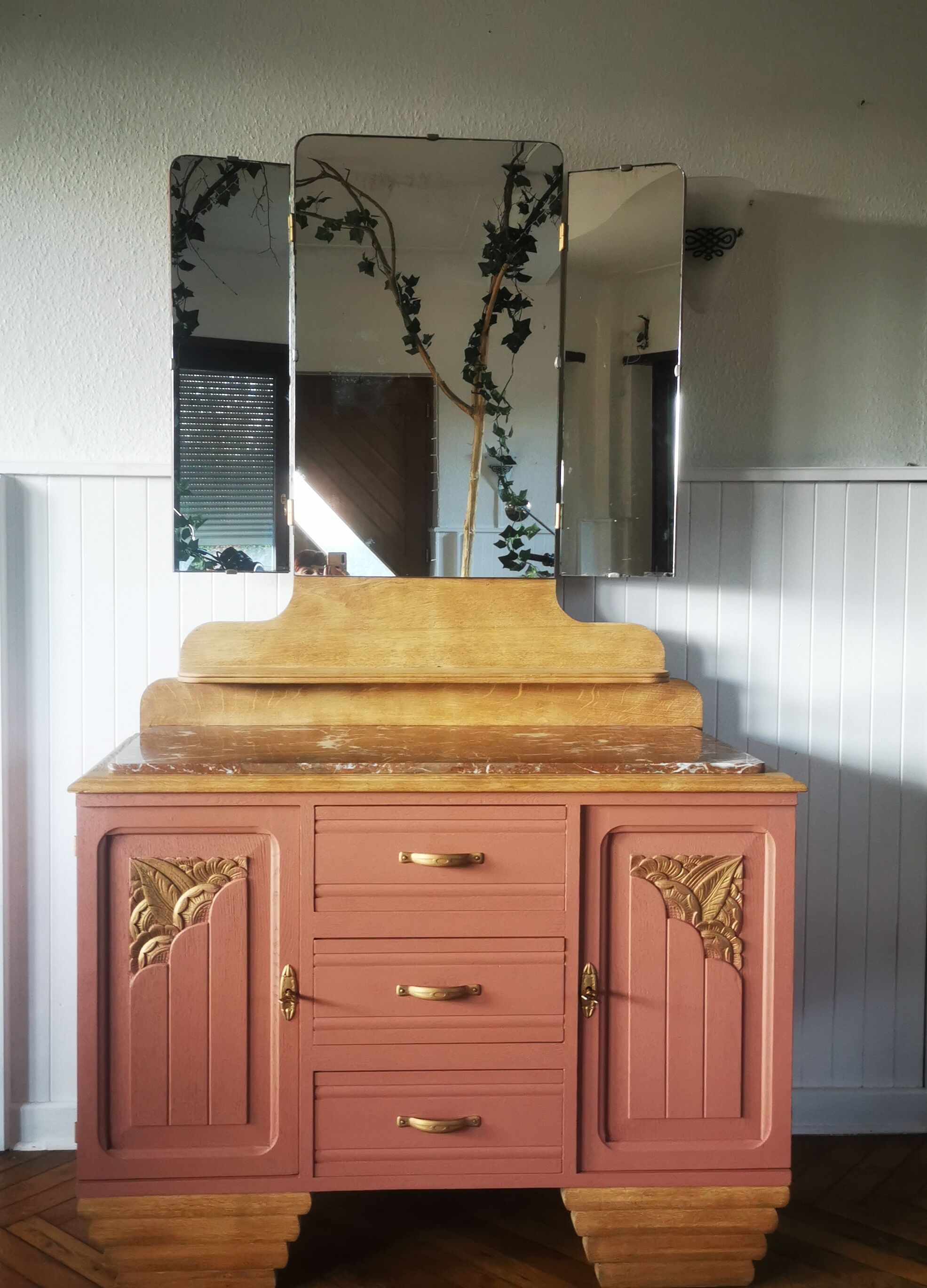 Art Deco hairdresser