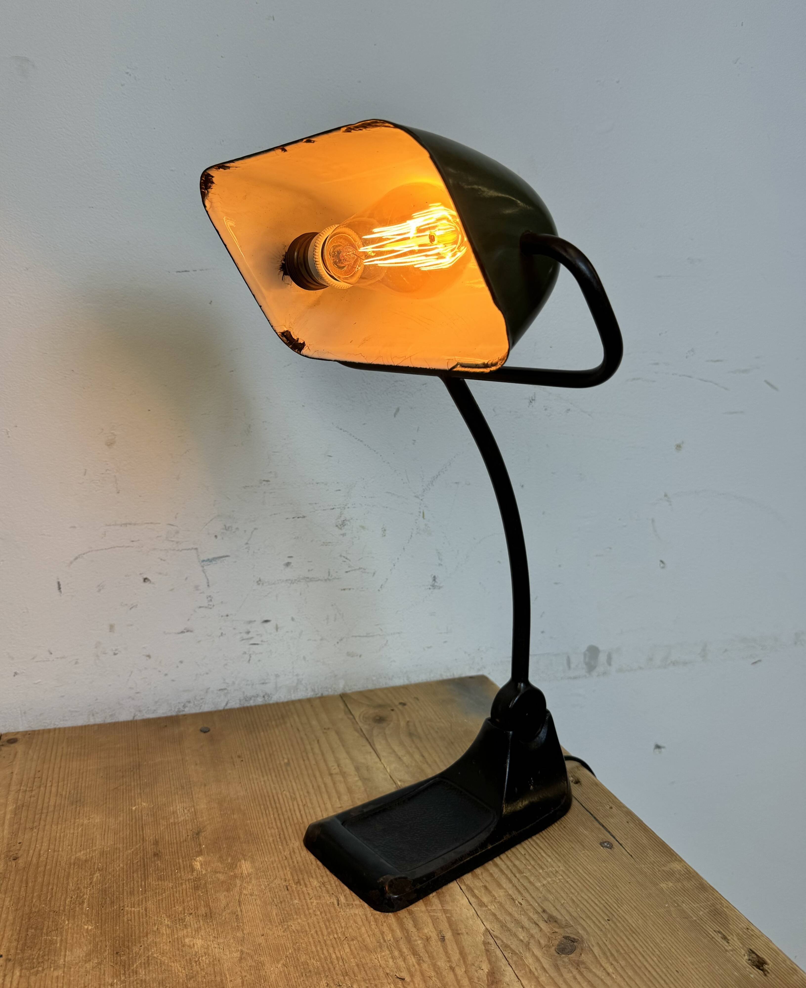 Lampe de Banque Vintage en Émail Vert de BUR, 1930s