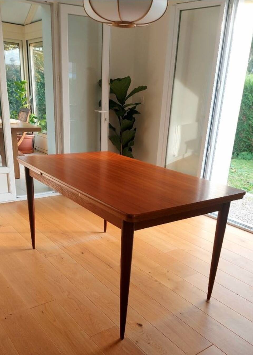 Large extendable designer dining table (seats 6 to 10), vintage, from the end of the 60s