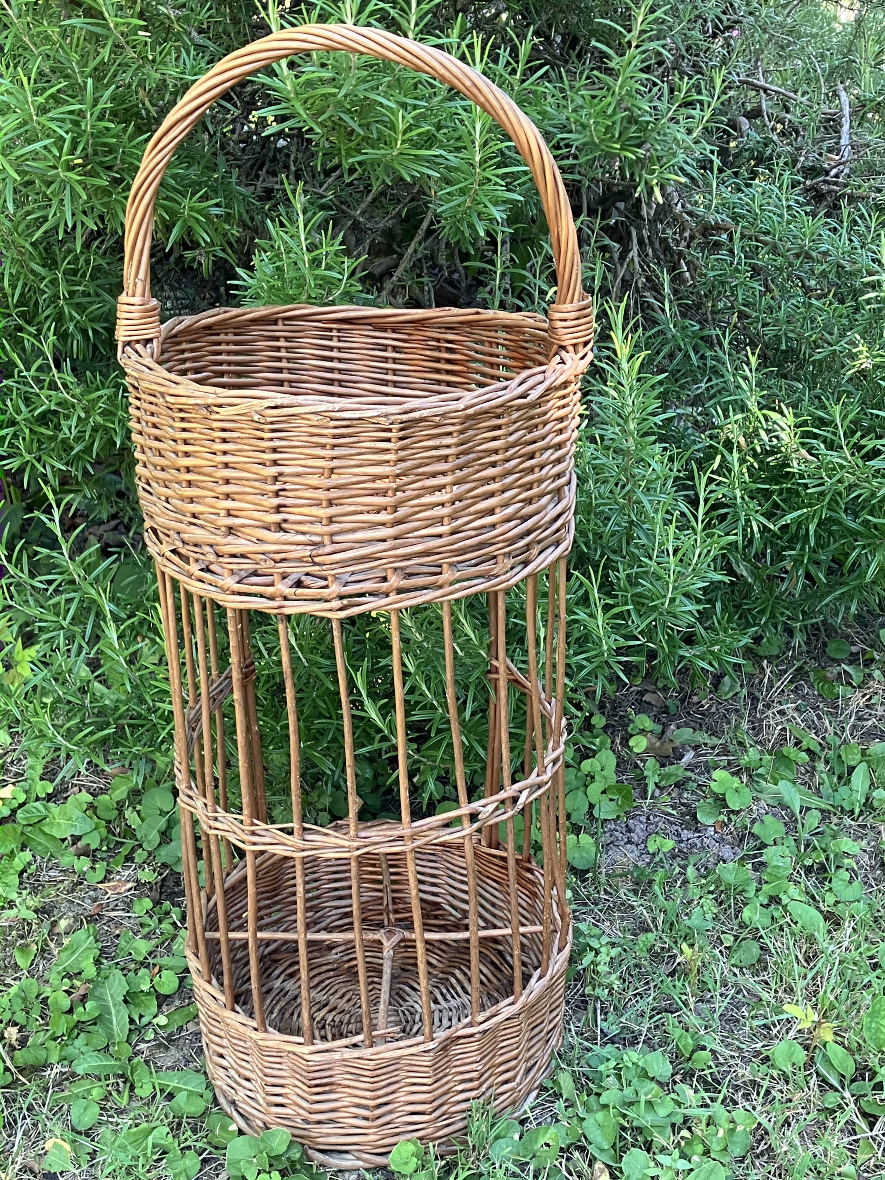 Braided wicker bottle rack