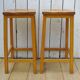 Deux paires de grands tabourets de bar anglais vintage