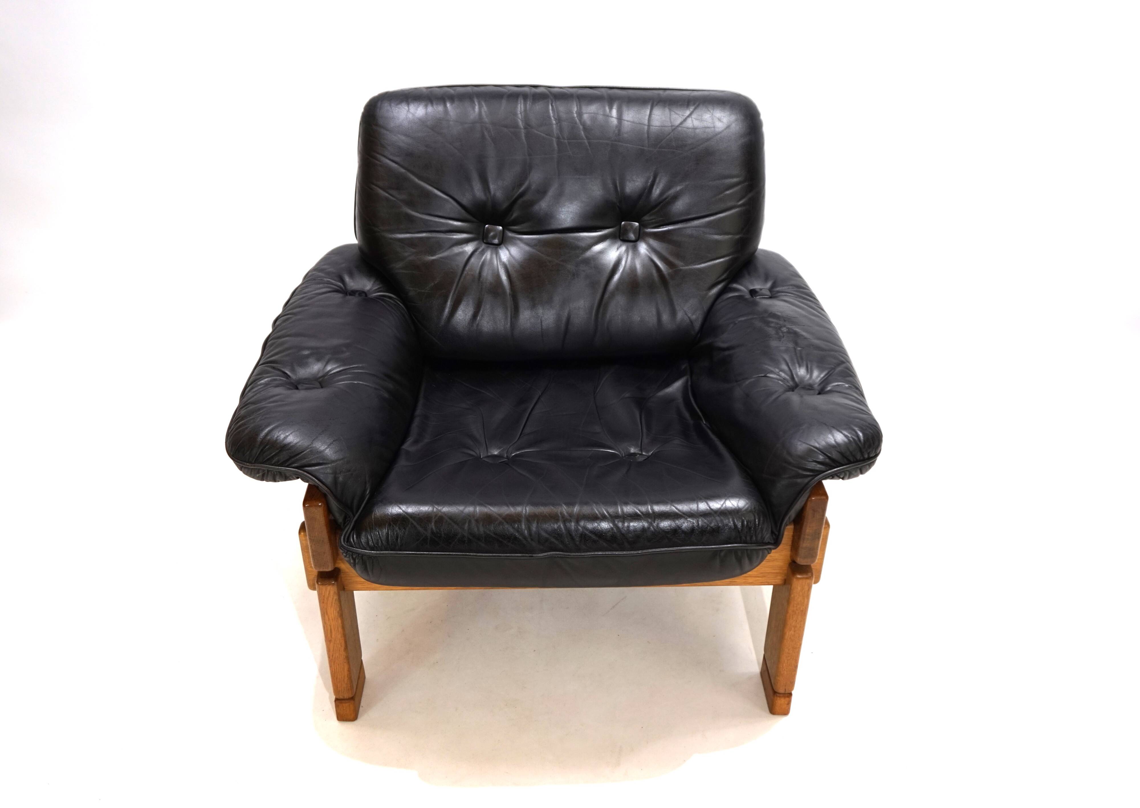 Fauteuil brutaliste cuir et chêne, 1960