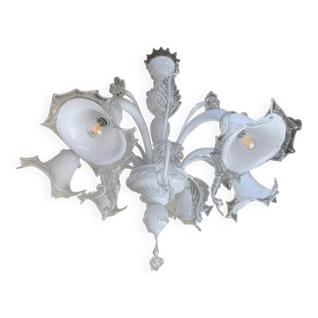 Transparent and milky-white Murano-style Venetian glass chandelier with flo