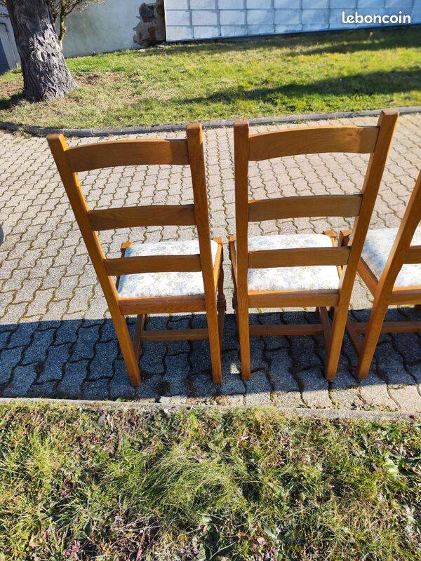 Set of 6 wooden chairs with floral fabric