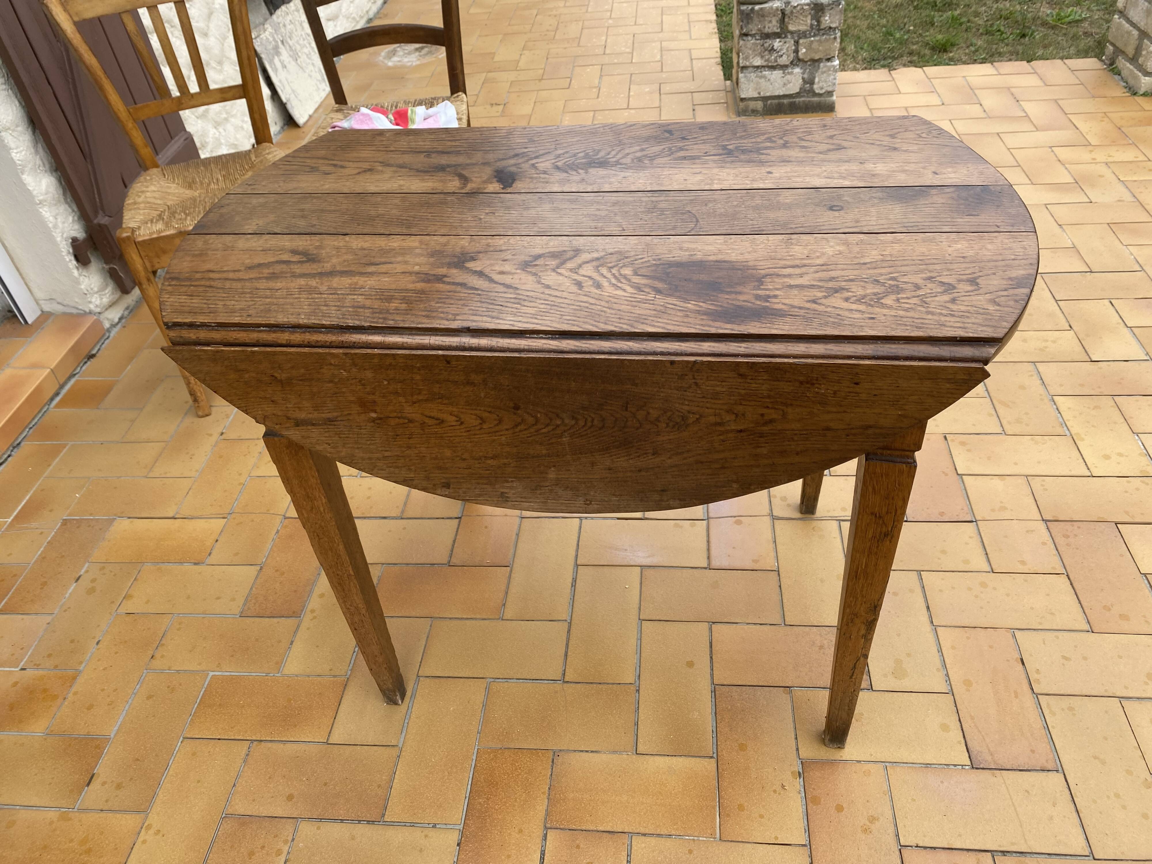 Rustic Wooden Shutter Round Dining Table Vintage Wooden Legs