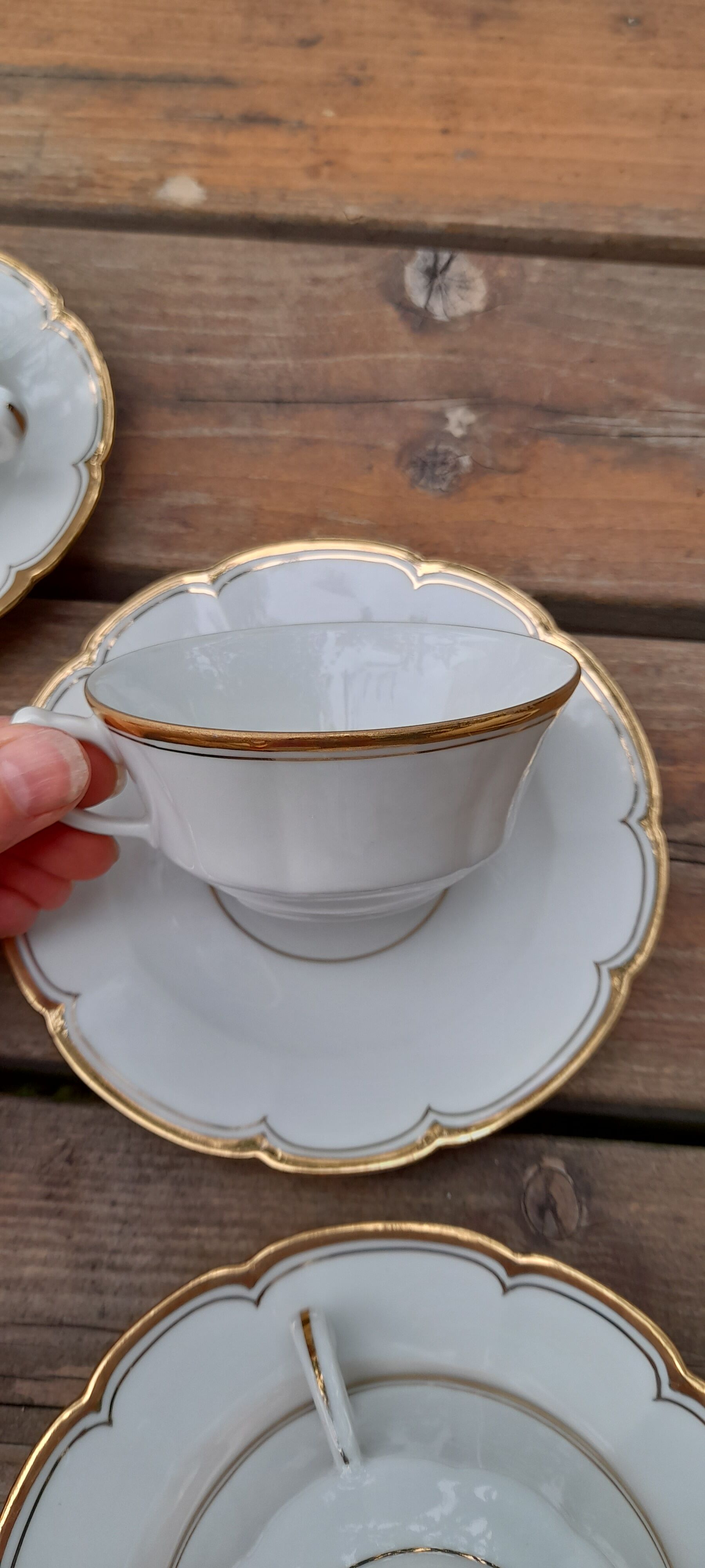 Tasses et sous-tasses en véritable porcelaine de limoges, blanche liseré doré, vintage