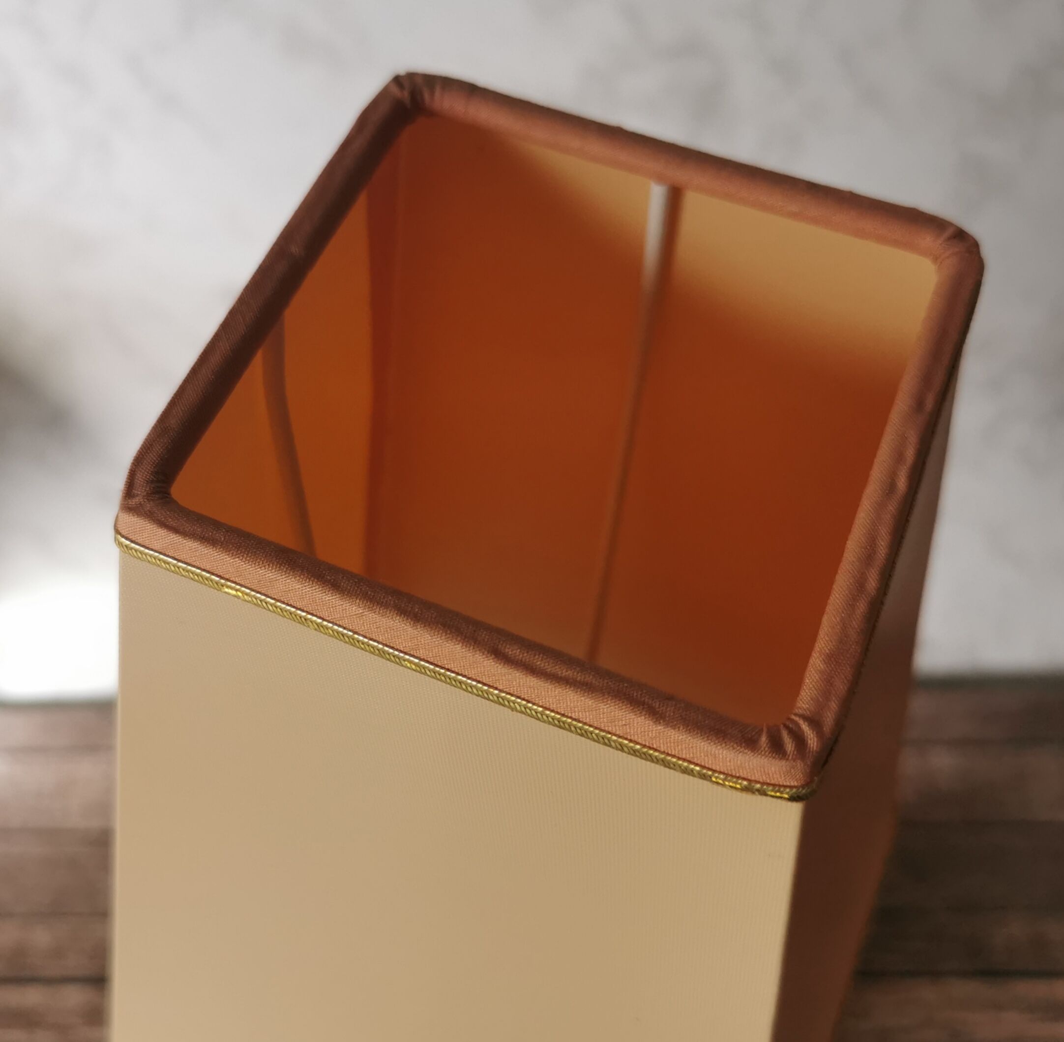 Coral lamp and gold house Le Dauphin