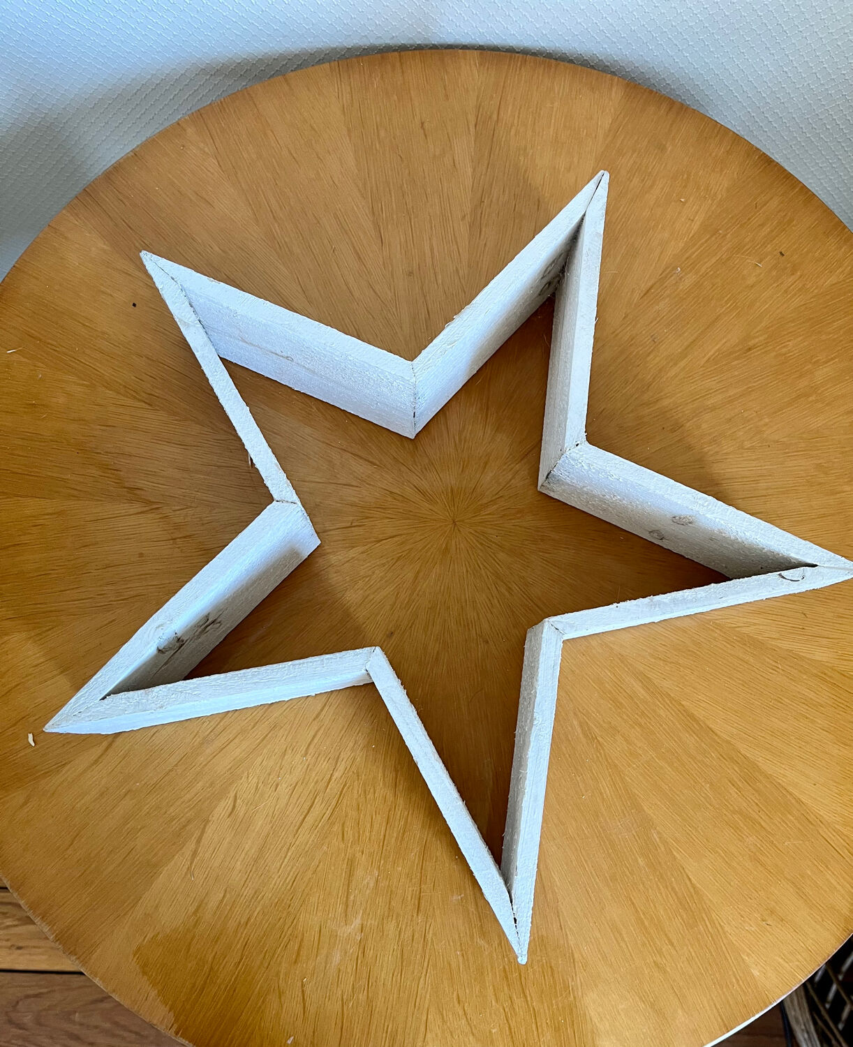 Old wooden star white patina