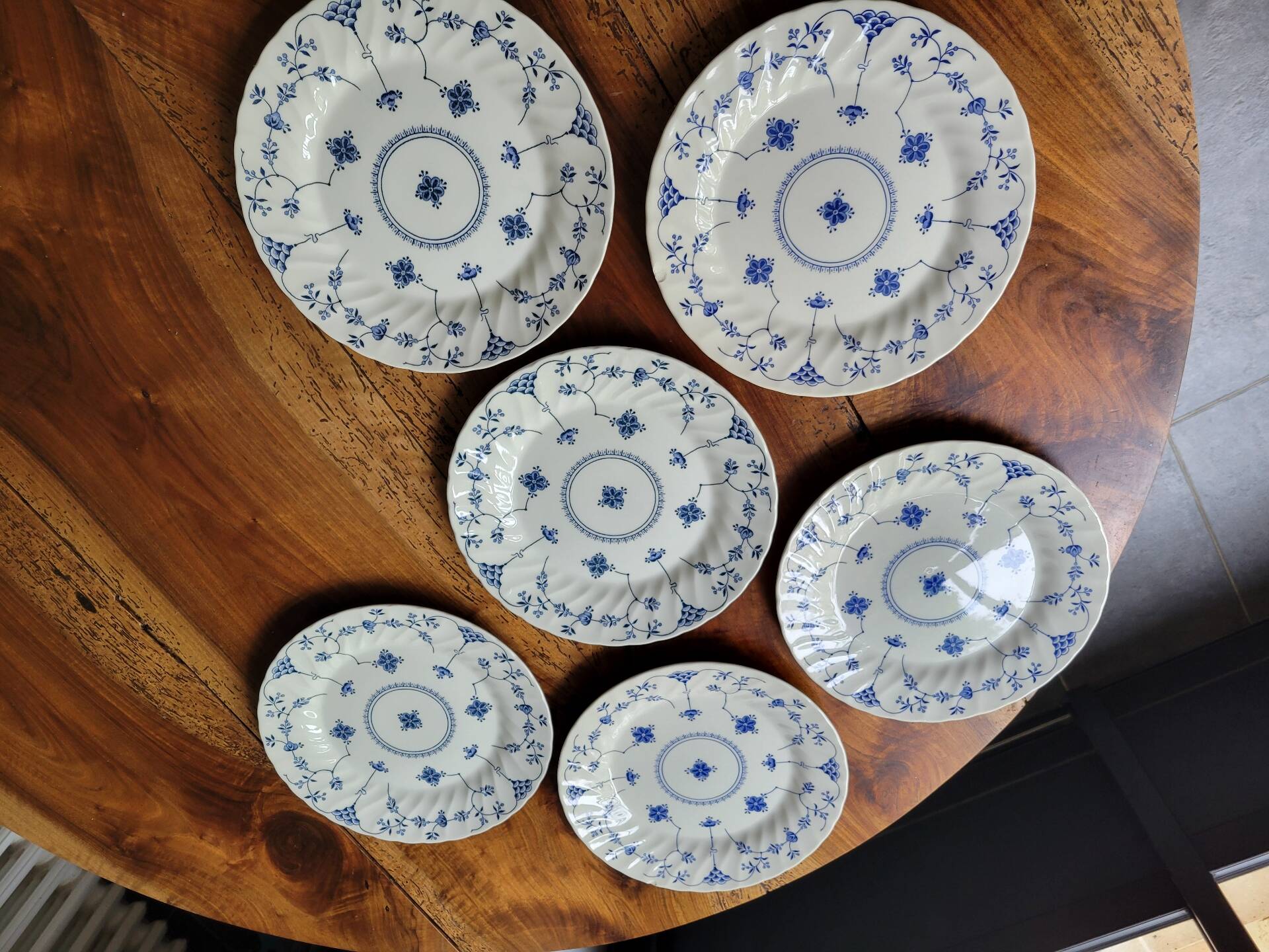 6 assiettes plates Queen's England vers 1970