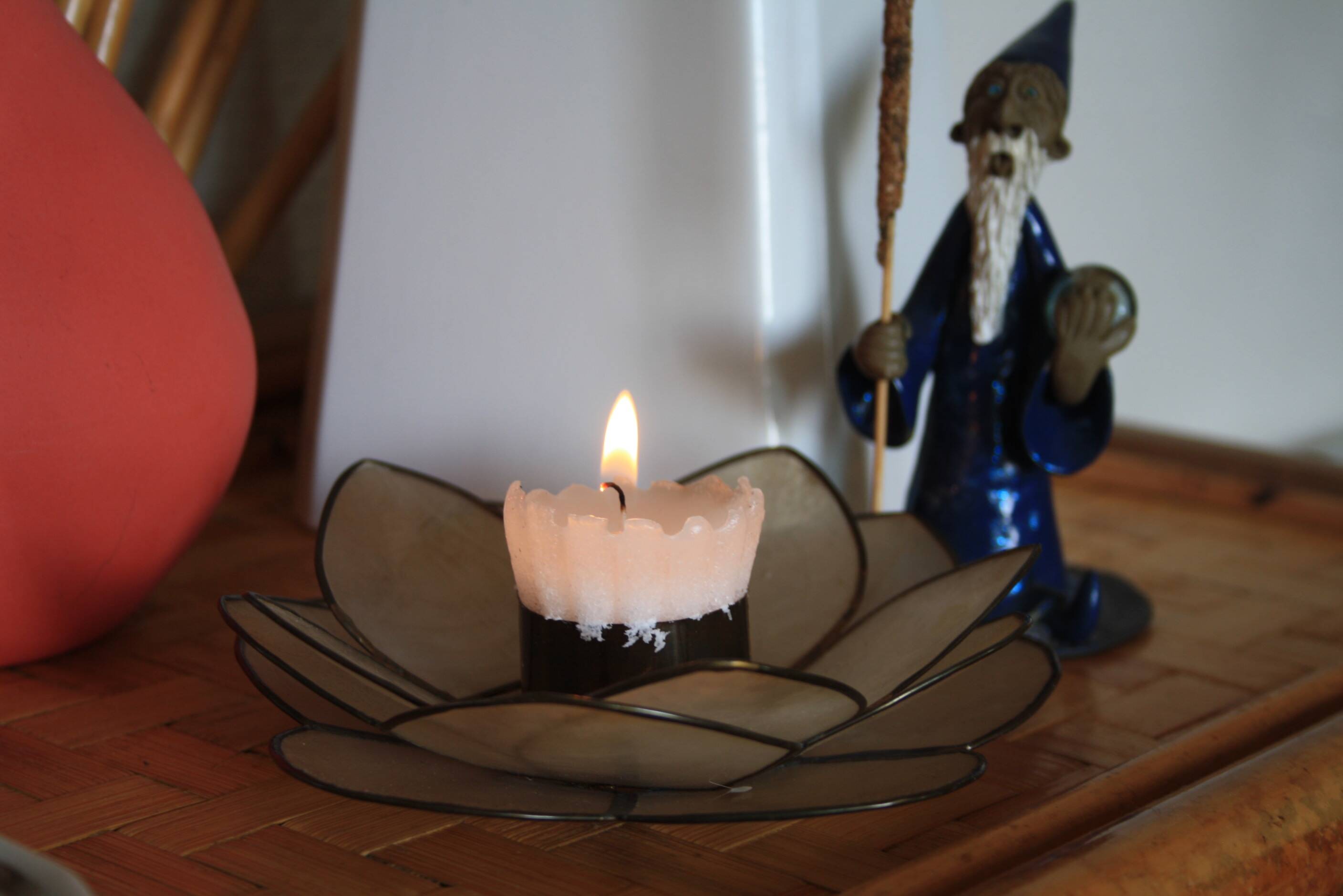 Mother-of-pearl lotus flower candle holder