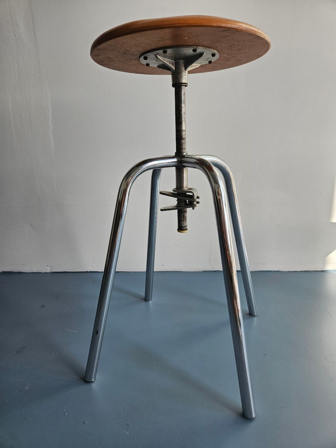 Adjustable architect's stool