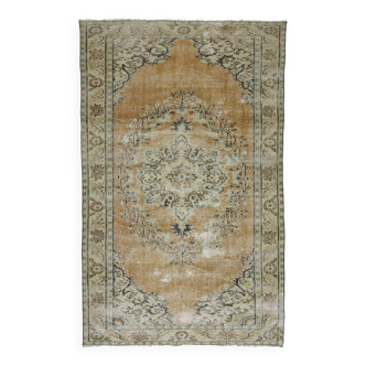 Tapis turc vintage tissé à la main
