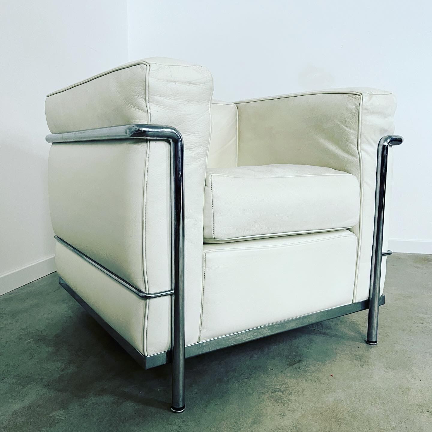 Armchair LC2 design Le Corbusier for Cassina