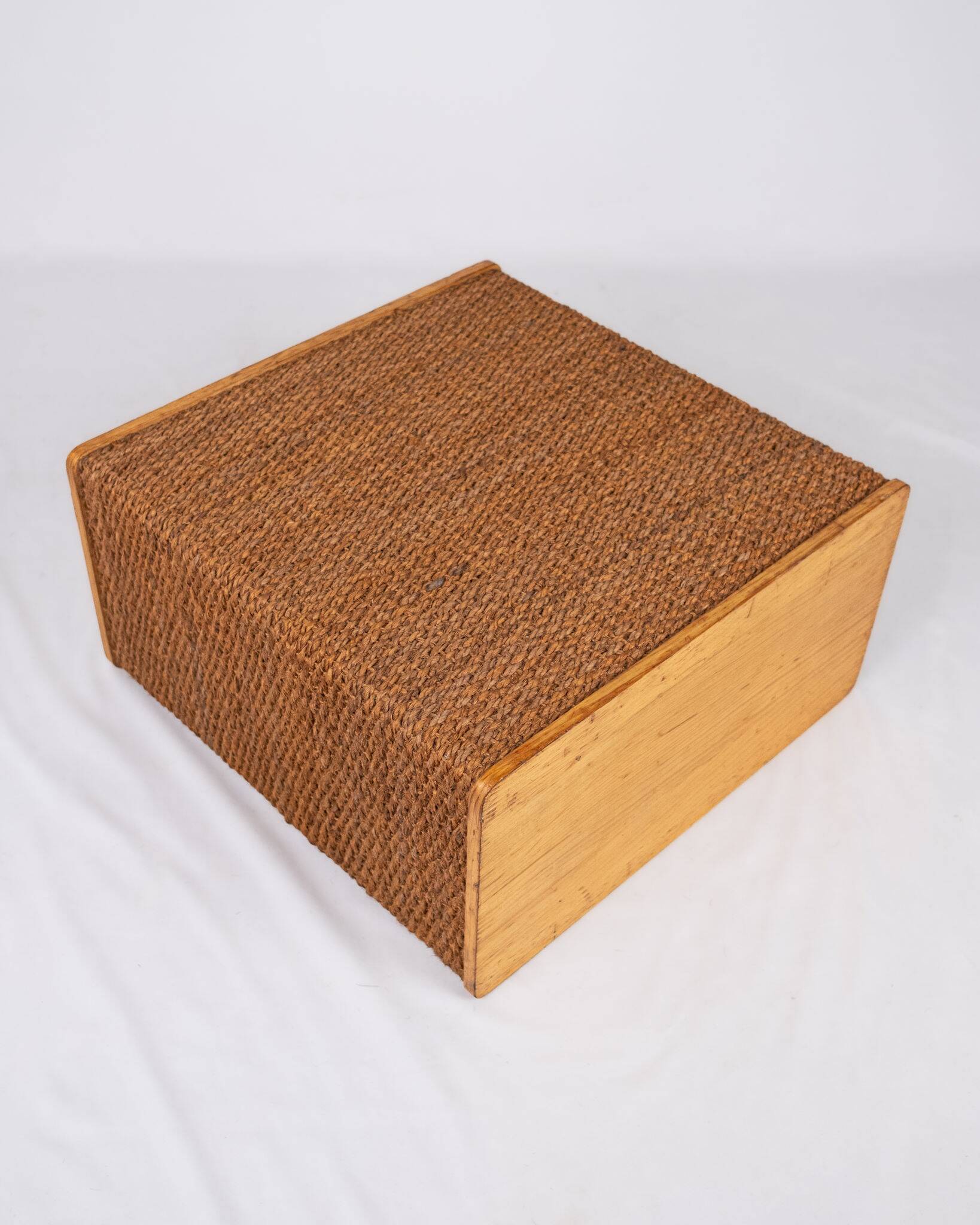 Series of 4 low tables made of cord and pine, France, 1980s.