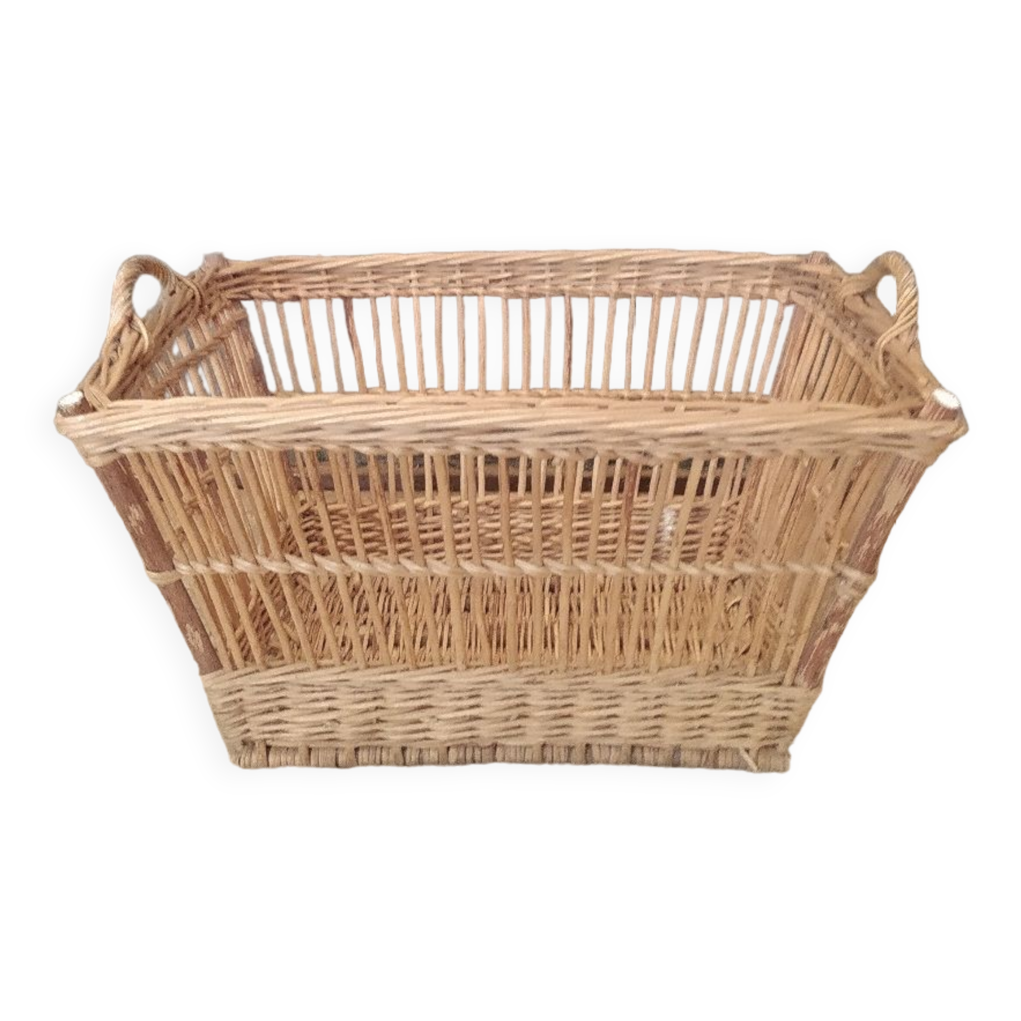 Wicker/rattan vintage laundry bin