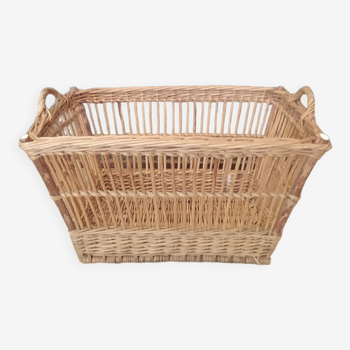 Wicker/rattan vintage laundry bin