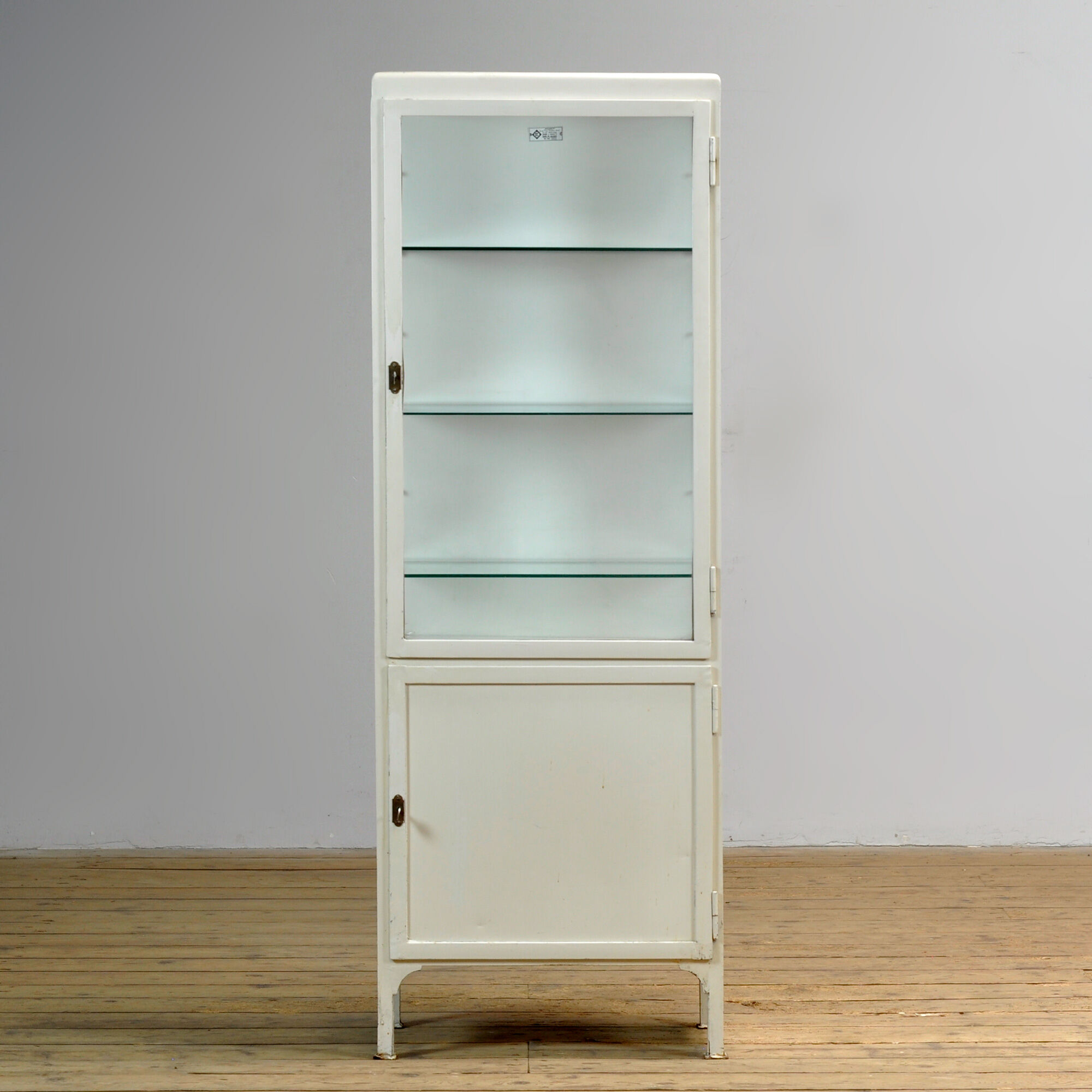 Cabinet médical vintage, années 1970