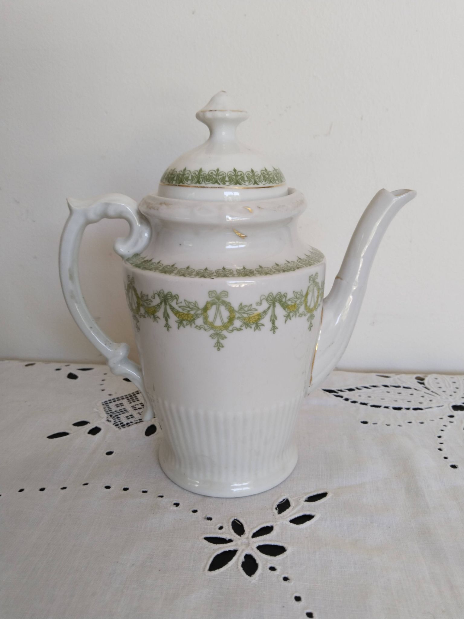 Cafetière en porcelaine anglaise  , vert et or , antique , vintage