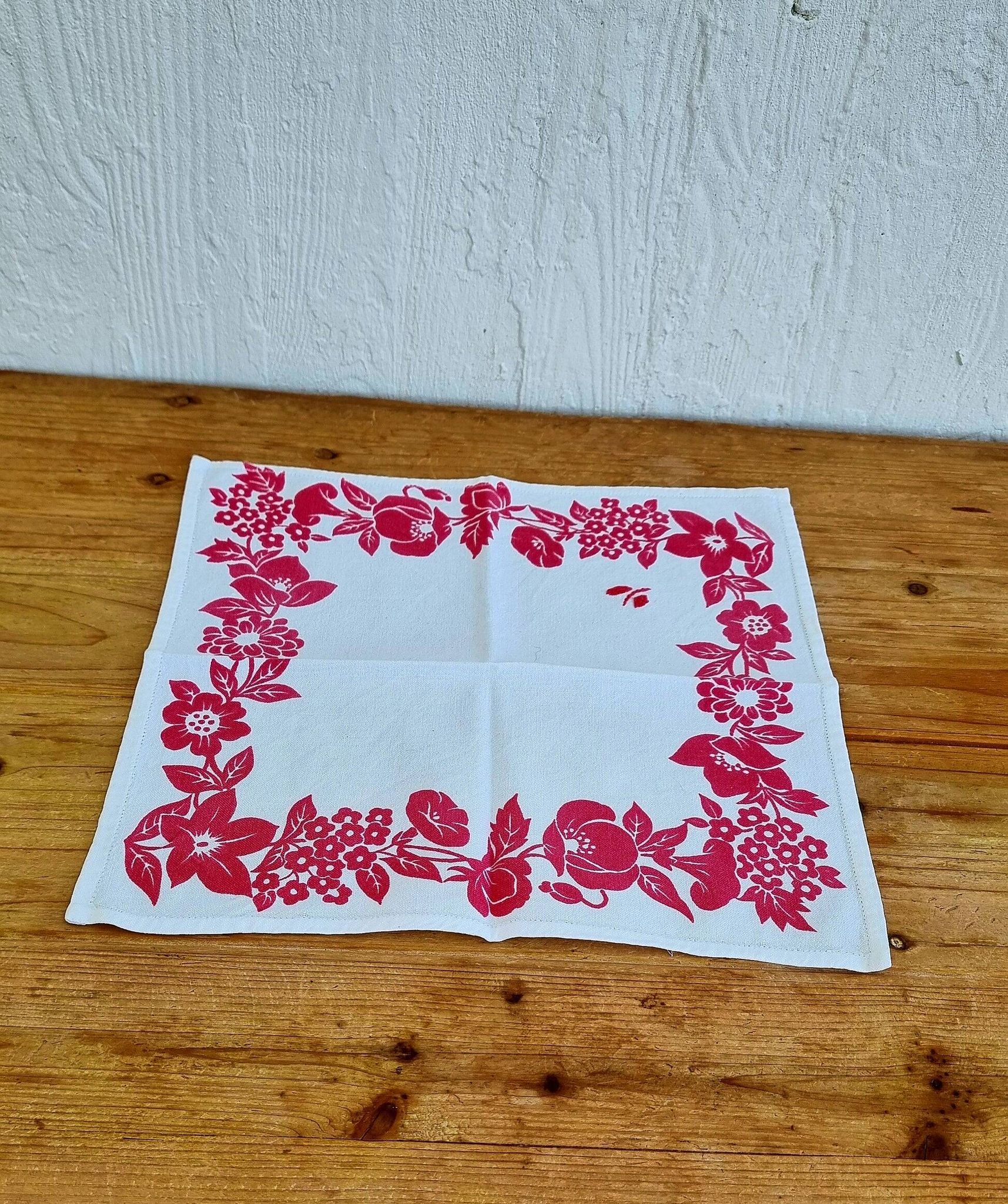 4 serviettes de table vintage blanches à fleurs roses