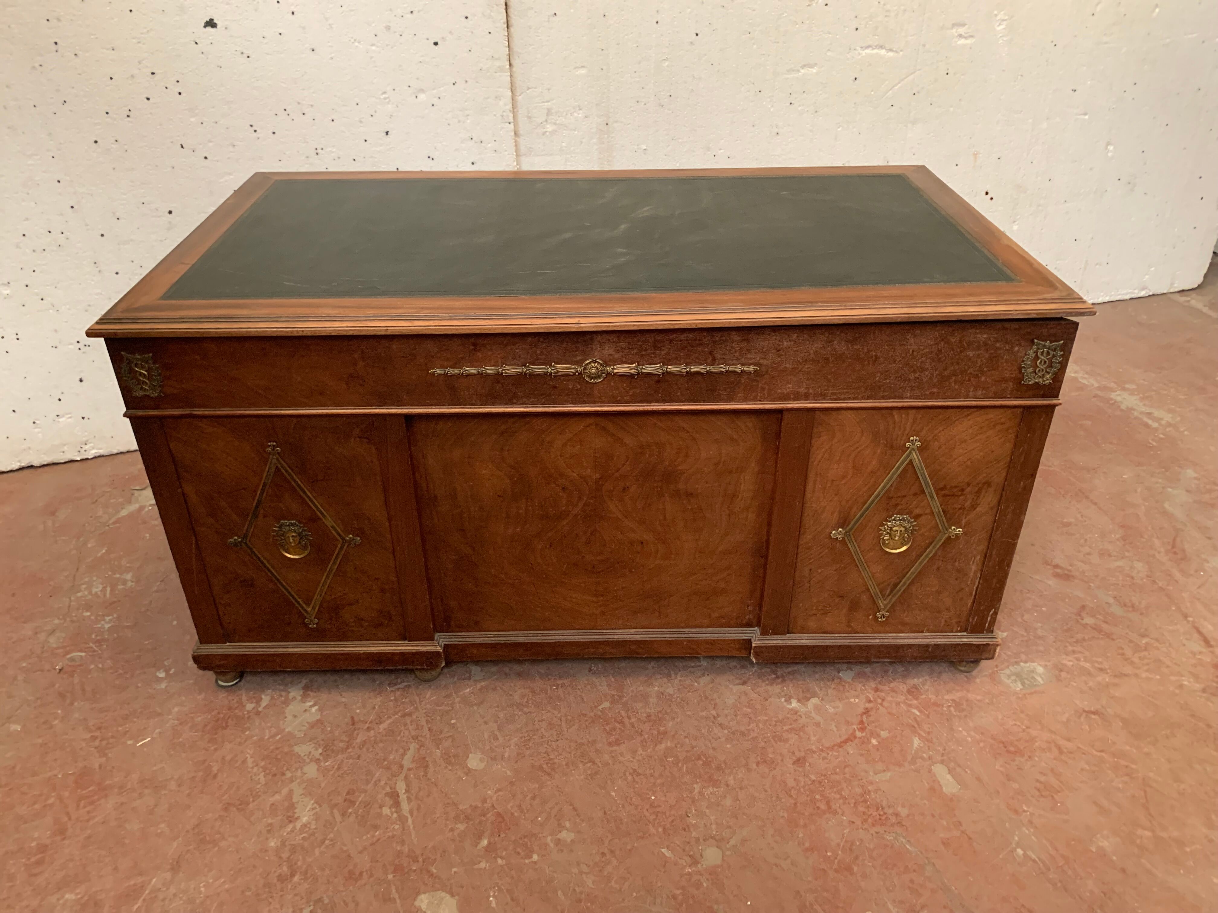 Bureau a caissons de style Empire en acajou et placage XX siècle