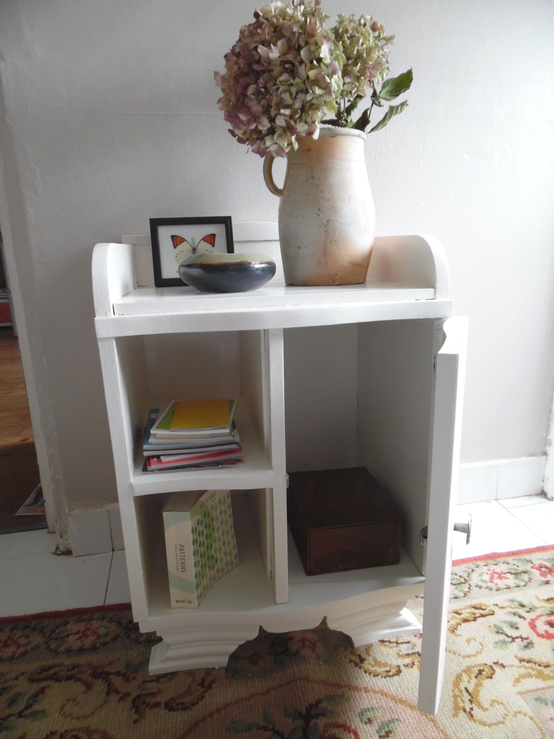 Art deco beside table shabby style