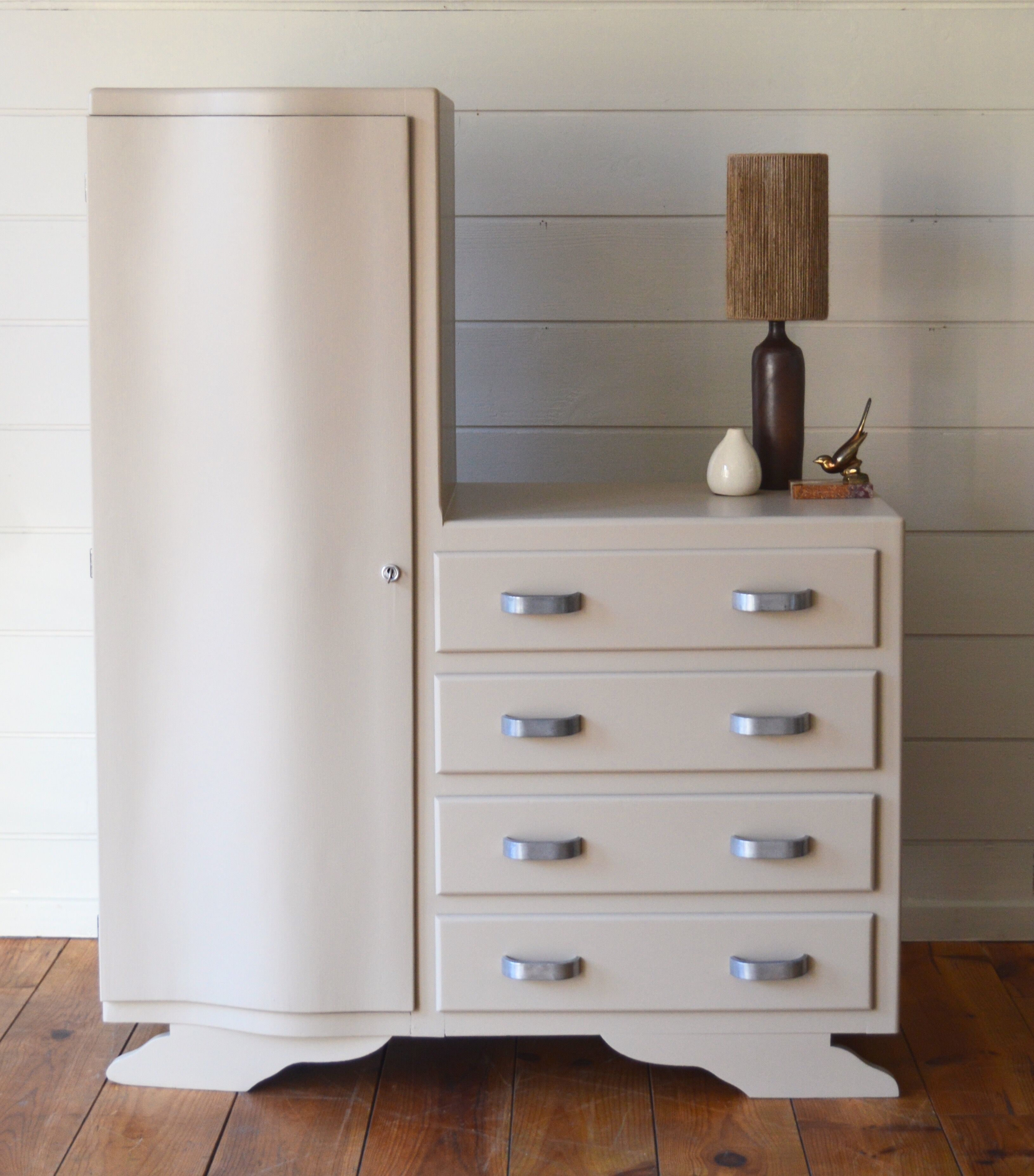 Asymmetrical cabinet